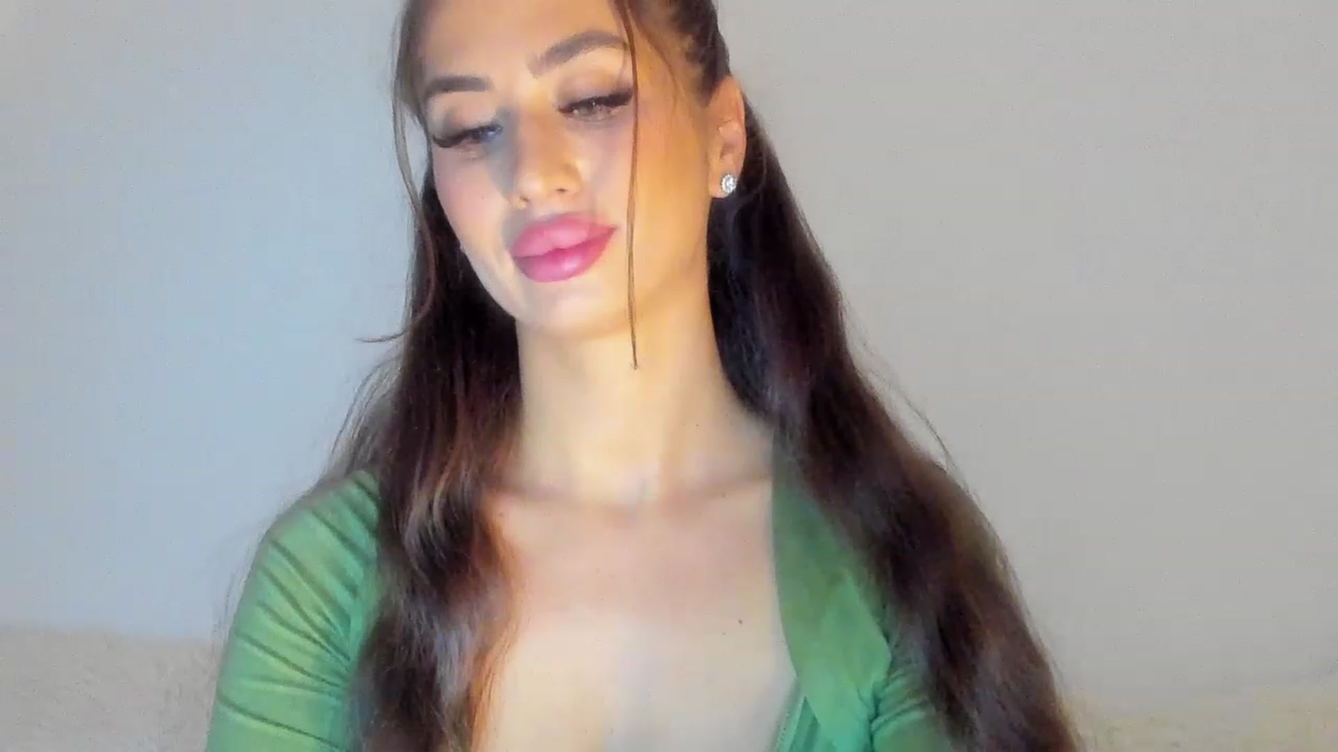 Gallery image thumbnail from MissAisha_'s myfreecams stream on, 02/19/2023, 14:12 image 16 of 20