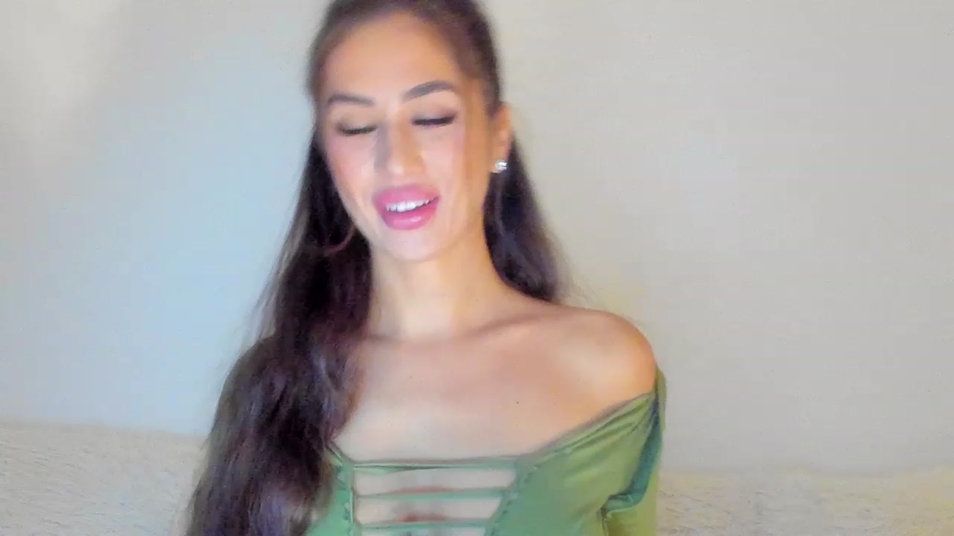 Gallery image thumbnail from MissAisha_'s myfreecams stream on, 02/19/2023, 14:12 image 5 of 20