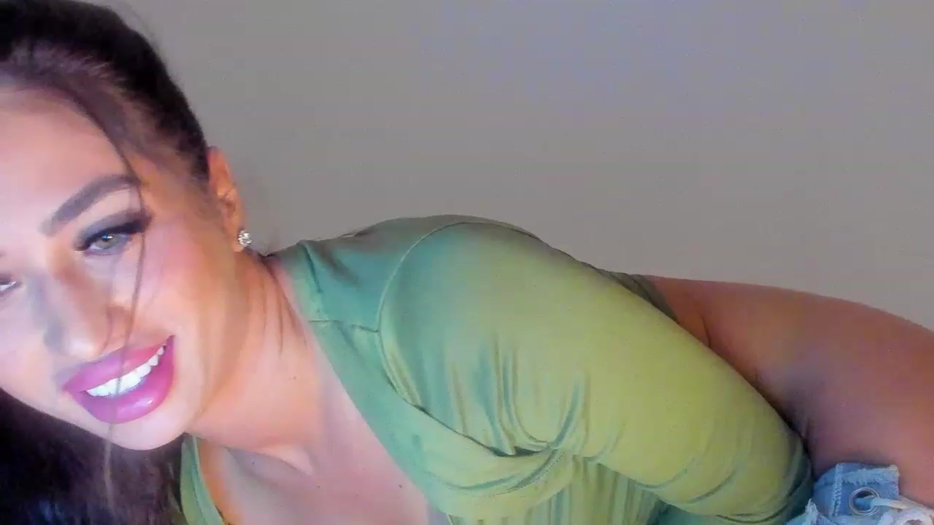 Gallery image thumbnail from MissAisha_'s myfreecams stream on, 02/19/2023, 14:12 image 14 of 20