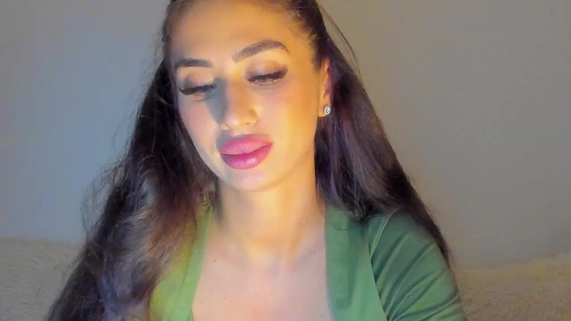 Gallery image thumbnail from MissAisha_'s myfreecams stream on, 02/19/2023, 16:39 image 4 of 20