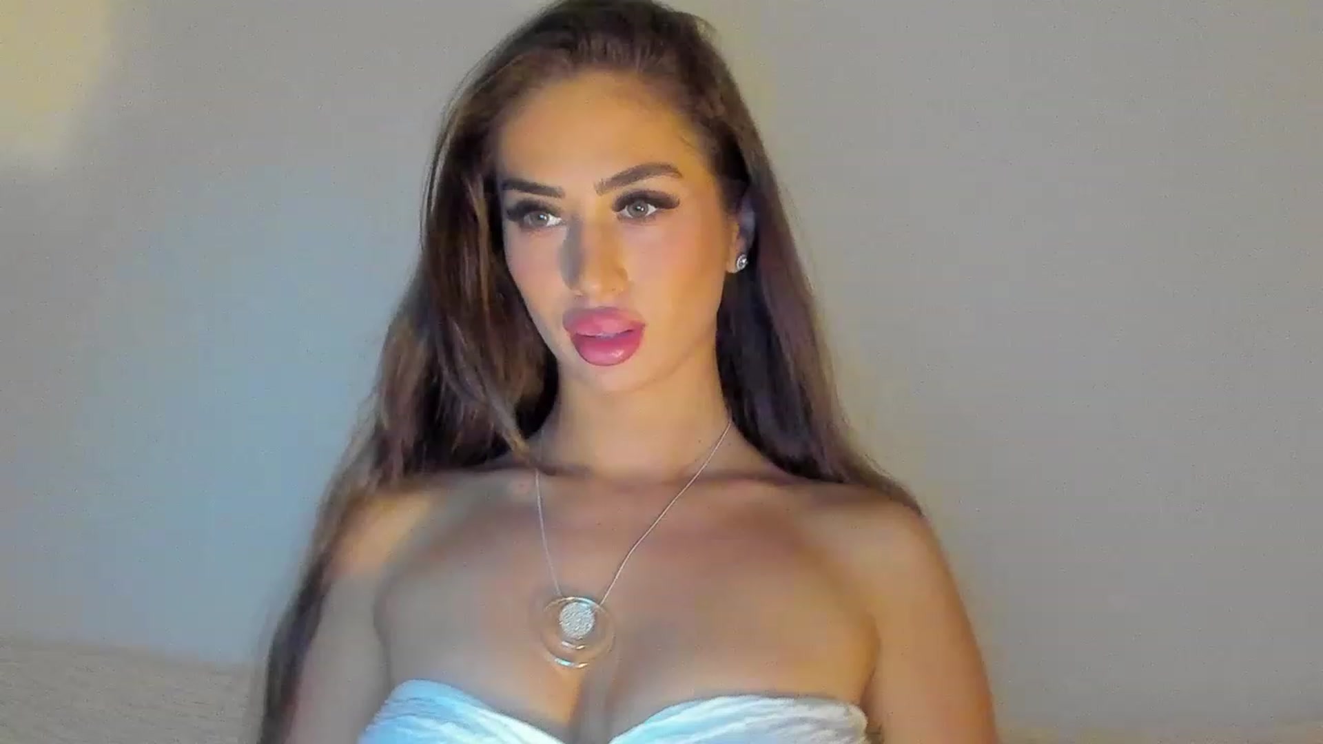 Gallery image thumbnail from MissAisha_'s myfreecams stream on, 02/20/2023, 10:46 image 1 of 20