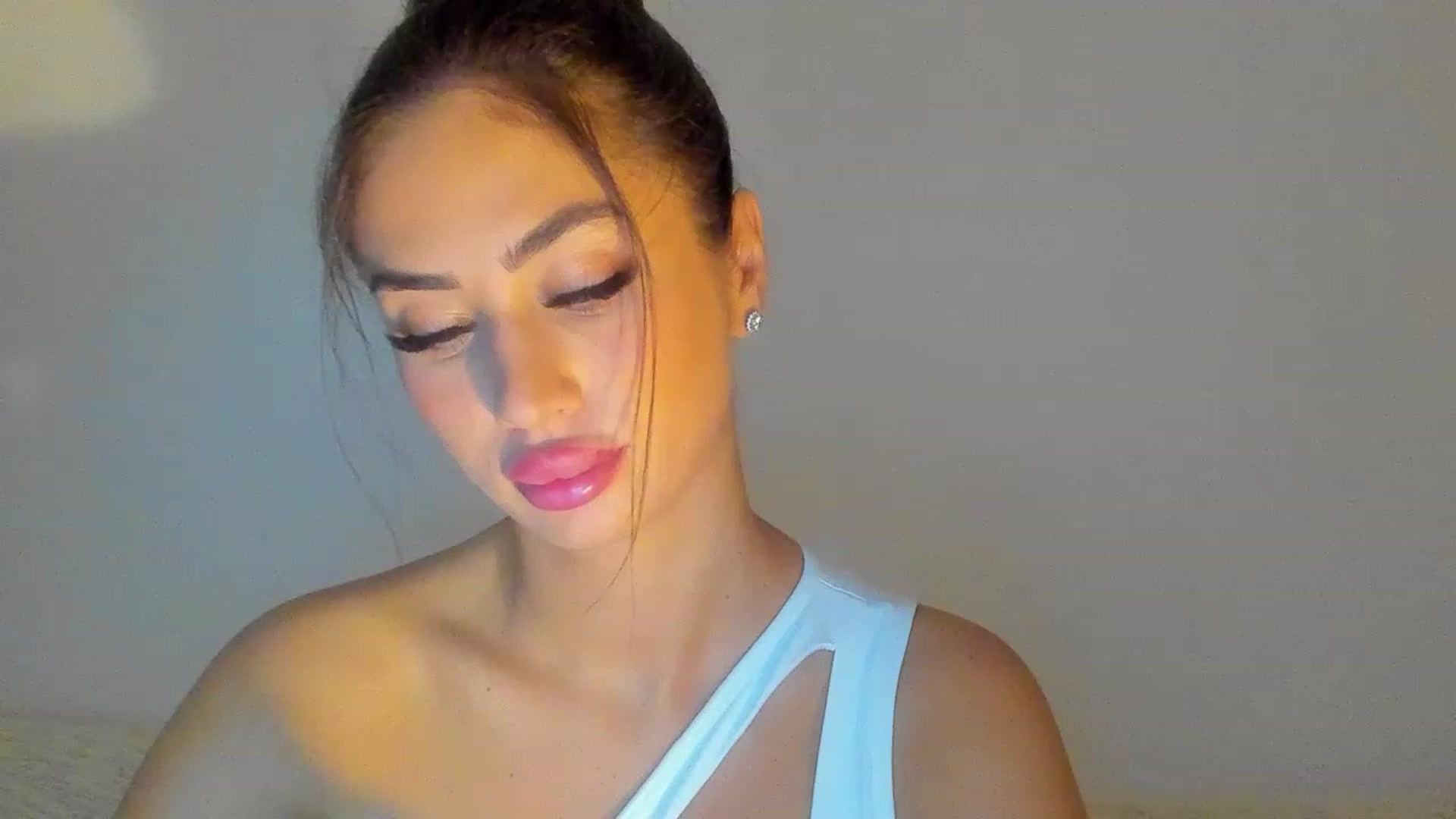 Gallery image thumbnail from MissAisha_'s myfreecams stream on, 02/20/2023, 12:04 image 6 of 20