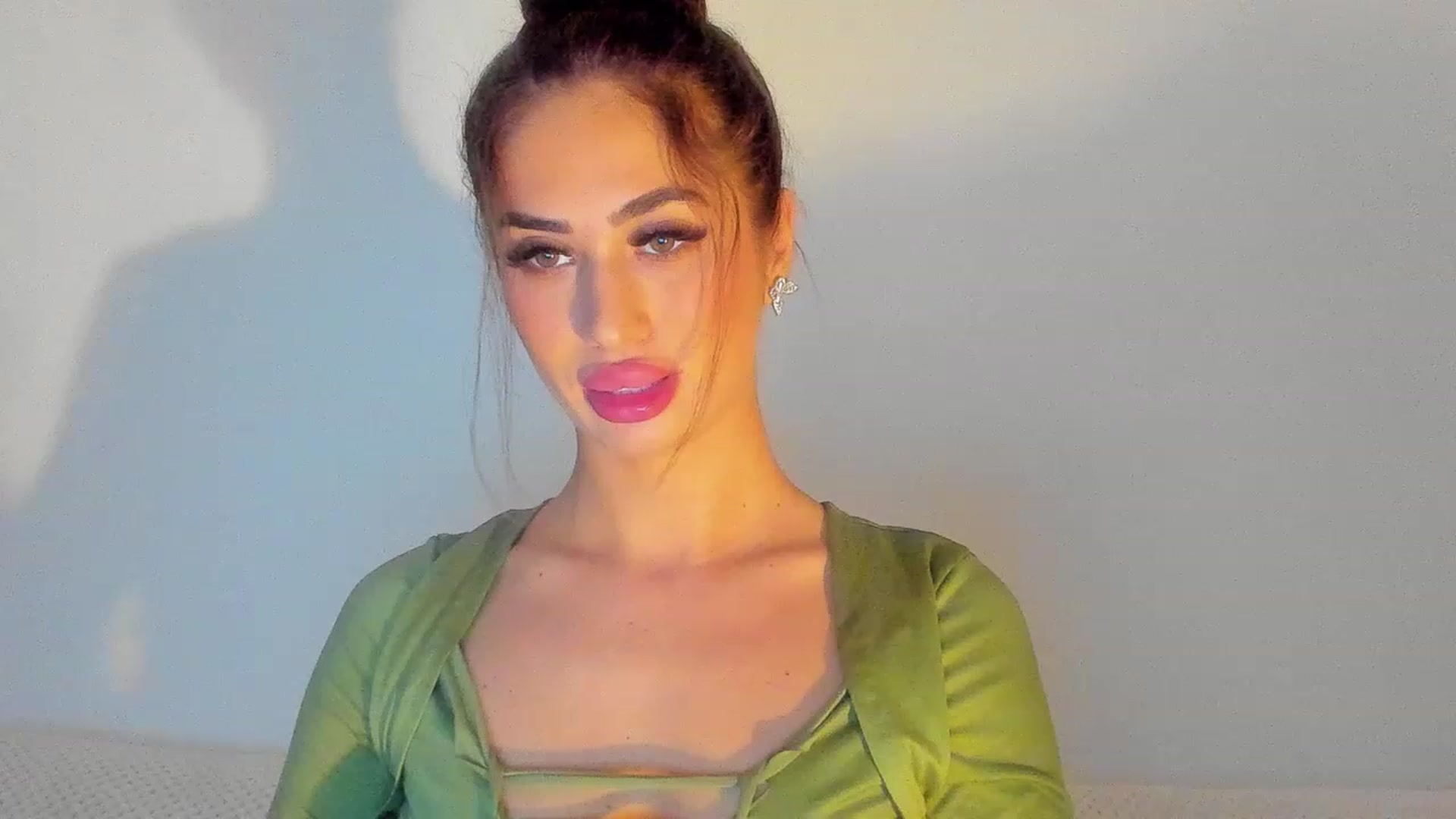 Gallery image thumbnail from MissAisha_'s myfreecams stream on, 02/24/2023, 11:36 image 14 of 20