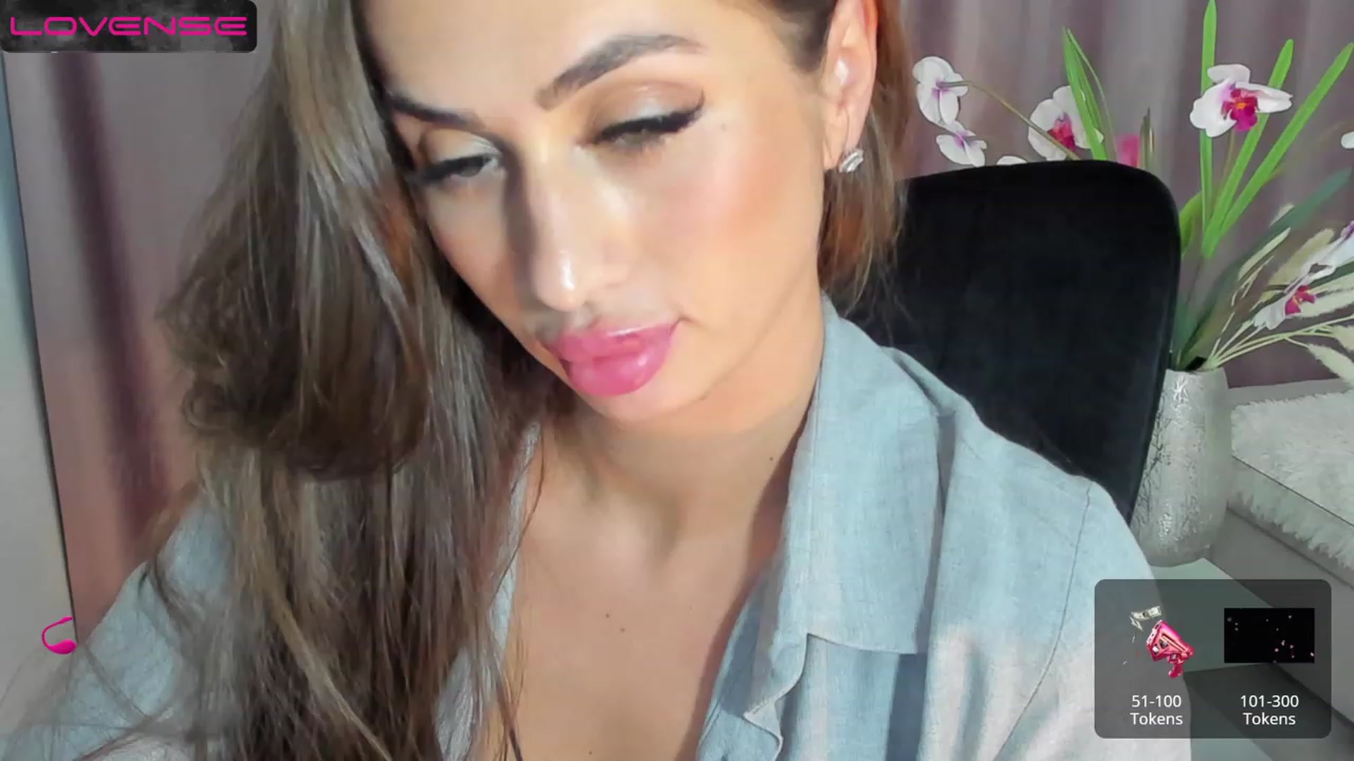 Gallery image thumbnail from MissAisha_'s myfreecams stream on, 03/12/2023, 16:50 image 10 of 20