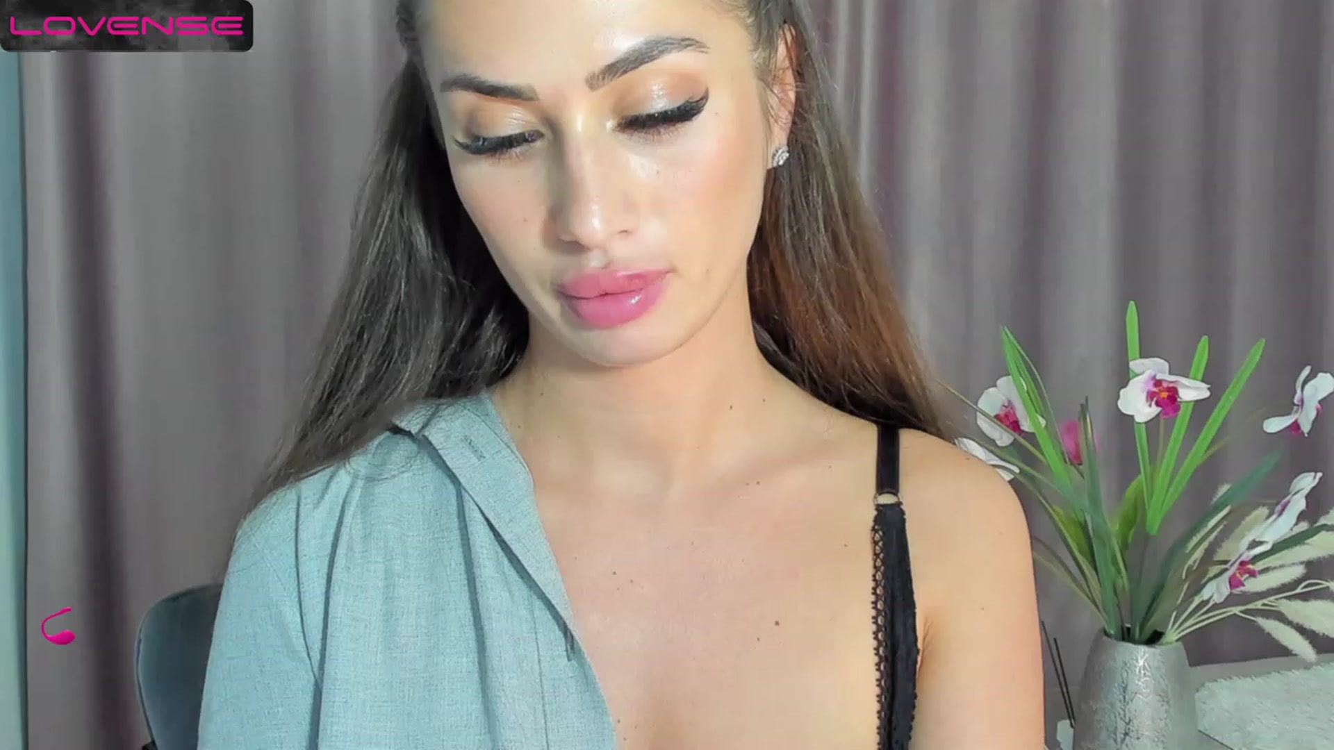 Gallery image thumbnail from MissAisha_'s myfreecams stream on, 03/12/2023, 19:03 image 6 of 20