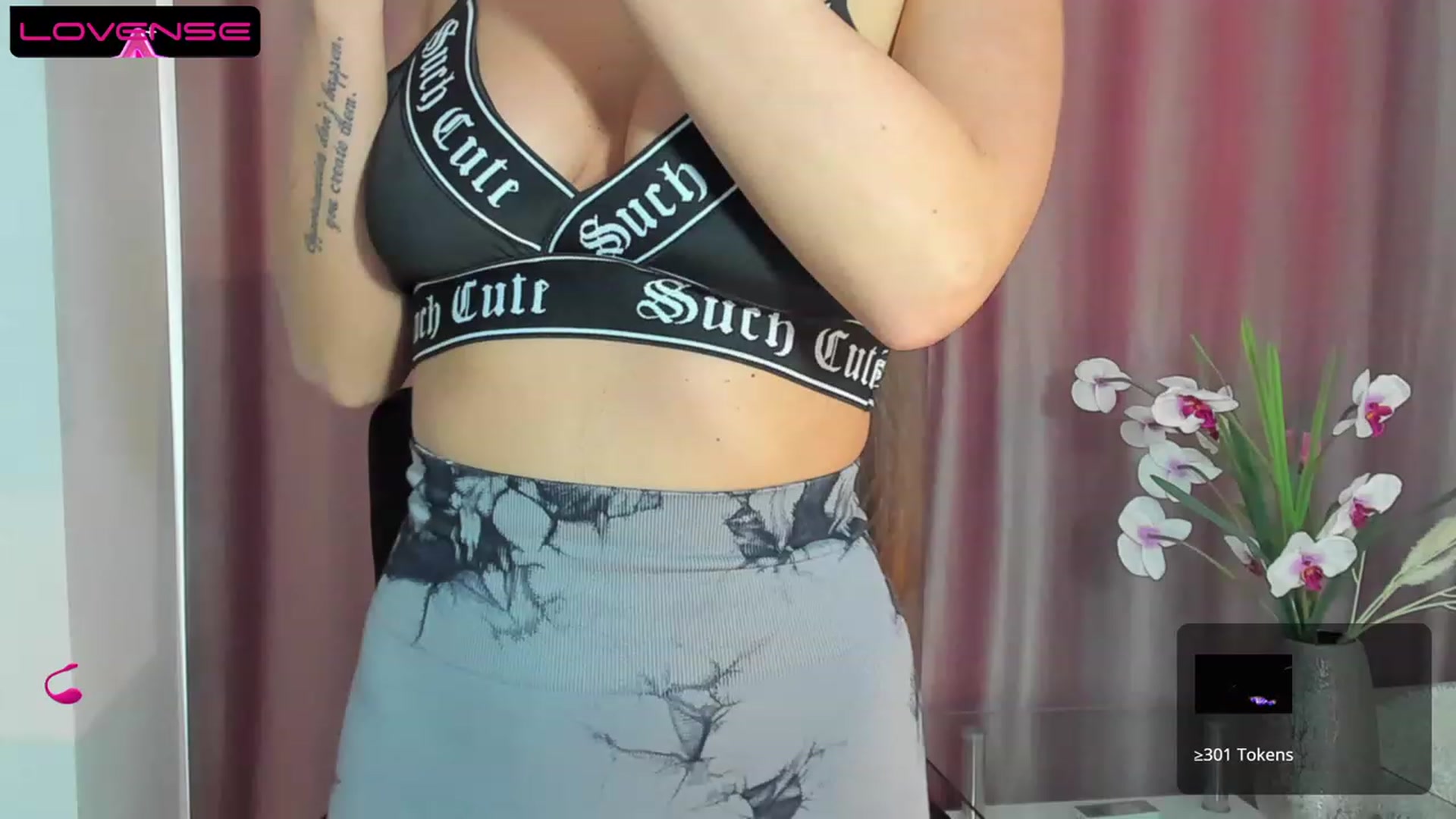 Gallery image thumbnail from MissAisha_'s myfreecams stream on, 03/19/2023, 16:06 image 4 of 20