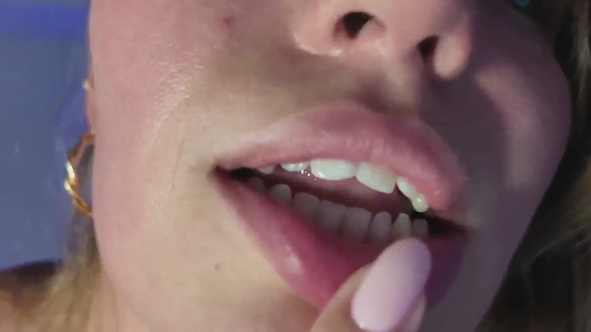 Gallery image thumbnail from MissAlexQuinn's myfreecams stream on, 04/14/2025, 03:13 image 18 of 20