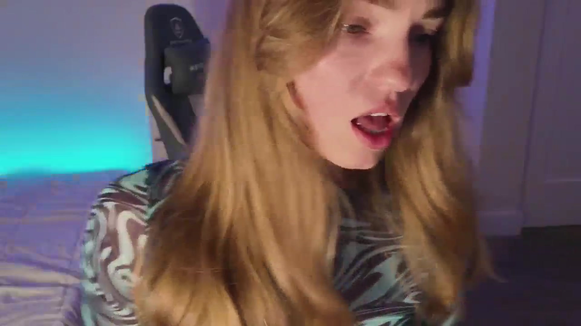 Gallery image thumbnail from MissAlexQuinn's myfreecams stream on, 04/14/2025, 03:50 image 18 of 20