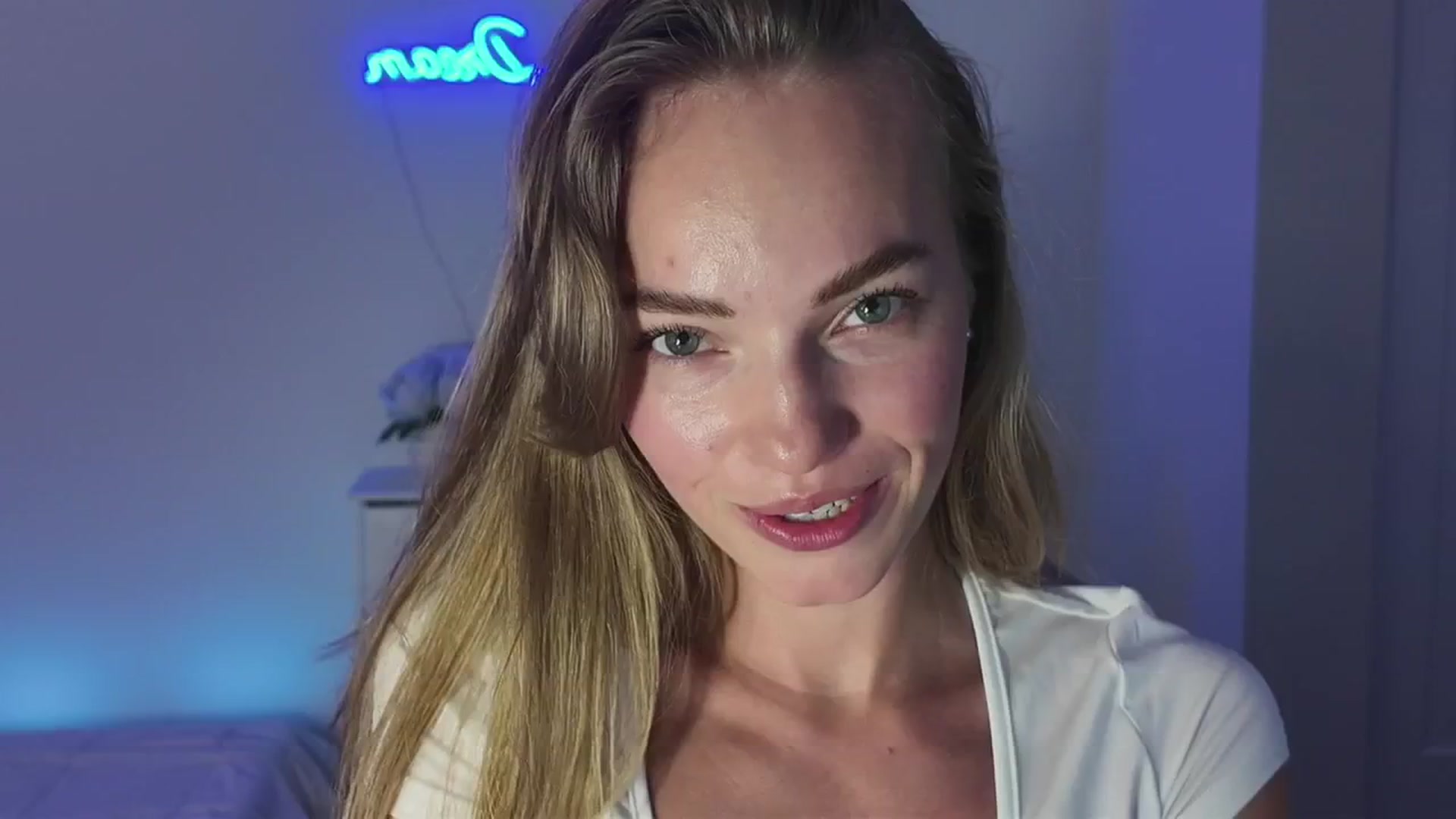 Gallery image thumbnail from MissAlexQuinn's myfreecams stream on, 04/17/2025, 05:33 image 9 of 20