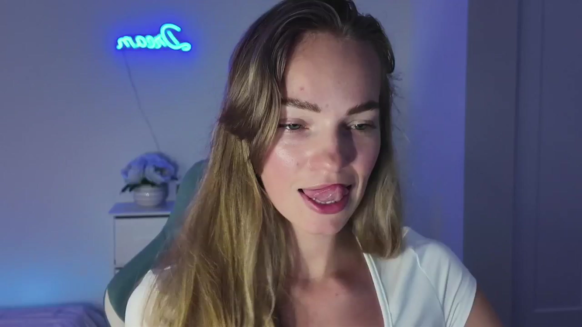 Gallery image thumbnail from MissAlexQuinn's myfreecams stream on, 04/17/2025, 05:33 image 1 of 20