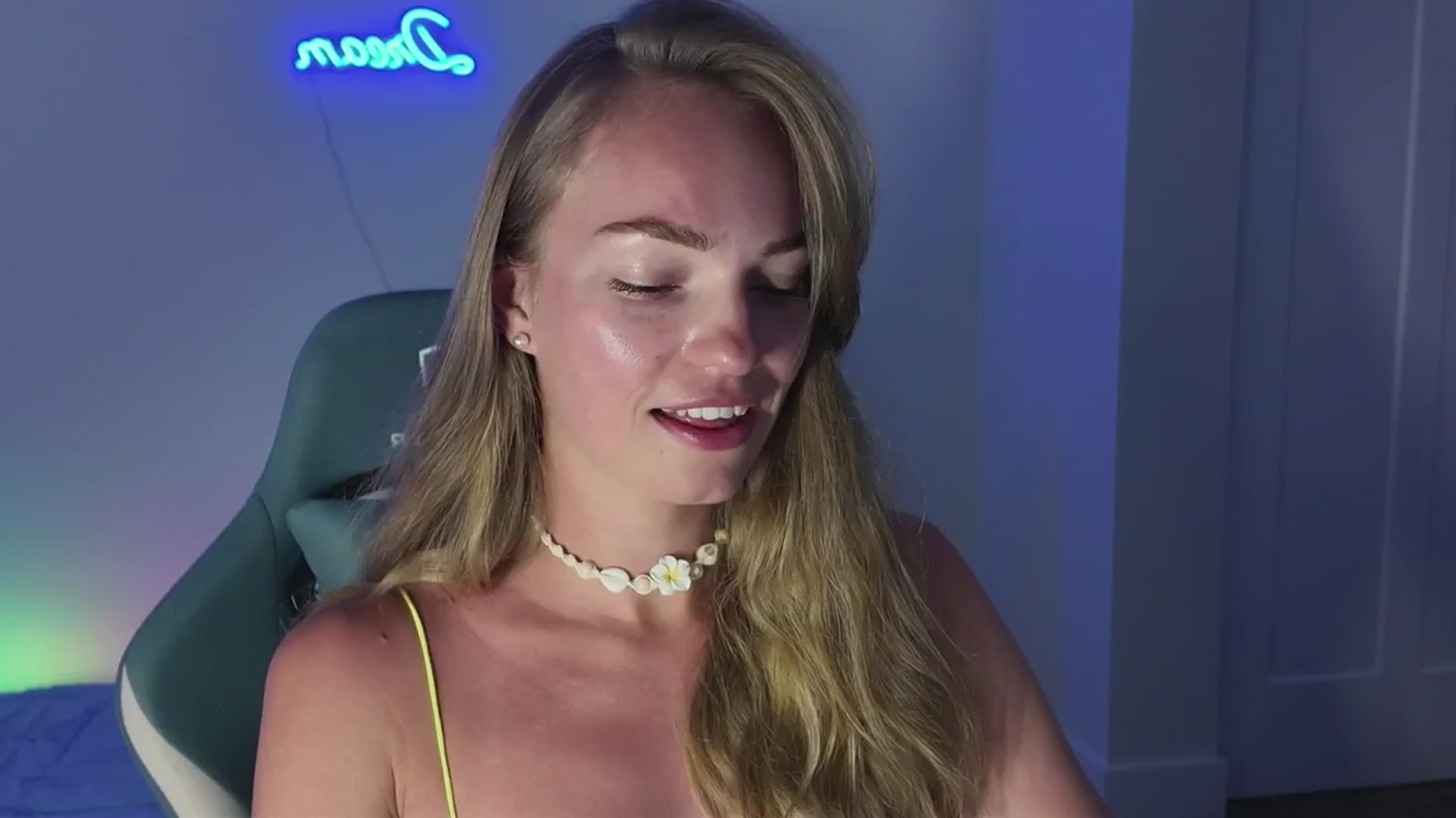 Gallery image thumbnail from MissAlexQuinn's myfreecams stream on, 04/20/2025, 02:42 image 4 of 20