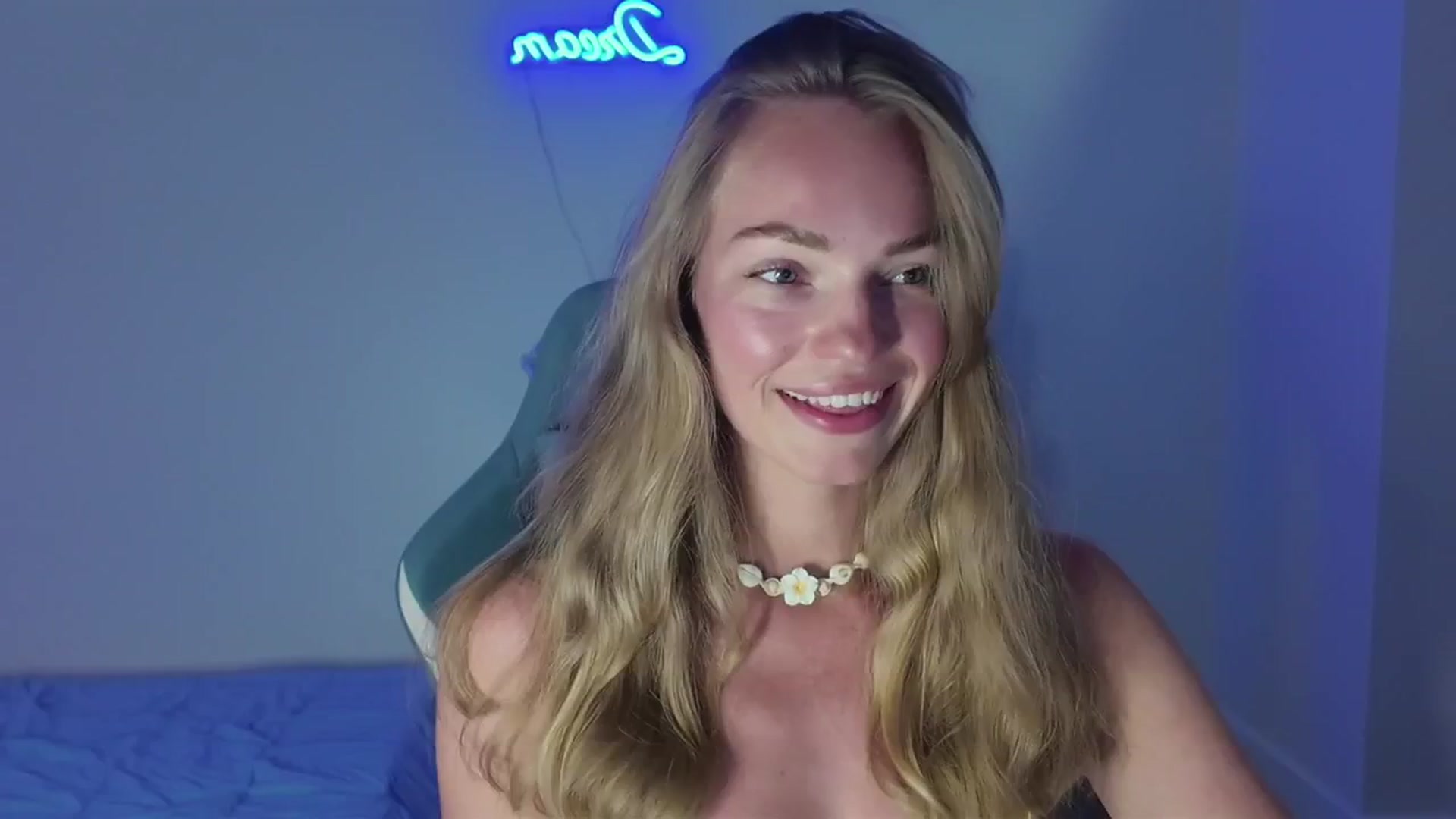 Gallery image thumbnail from MissAlexQuinn's myfreecams stream on, 04/20/2025, 04:42 image 7 of 20