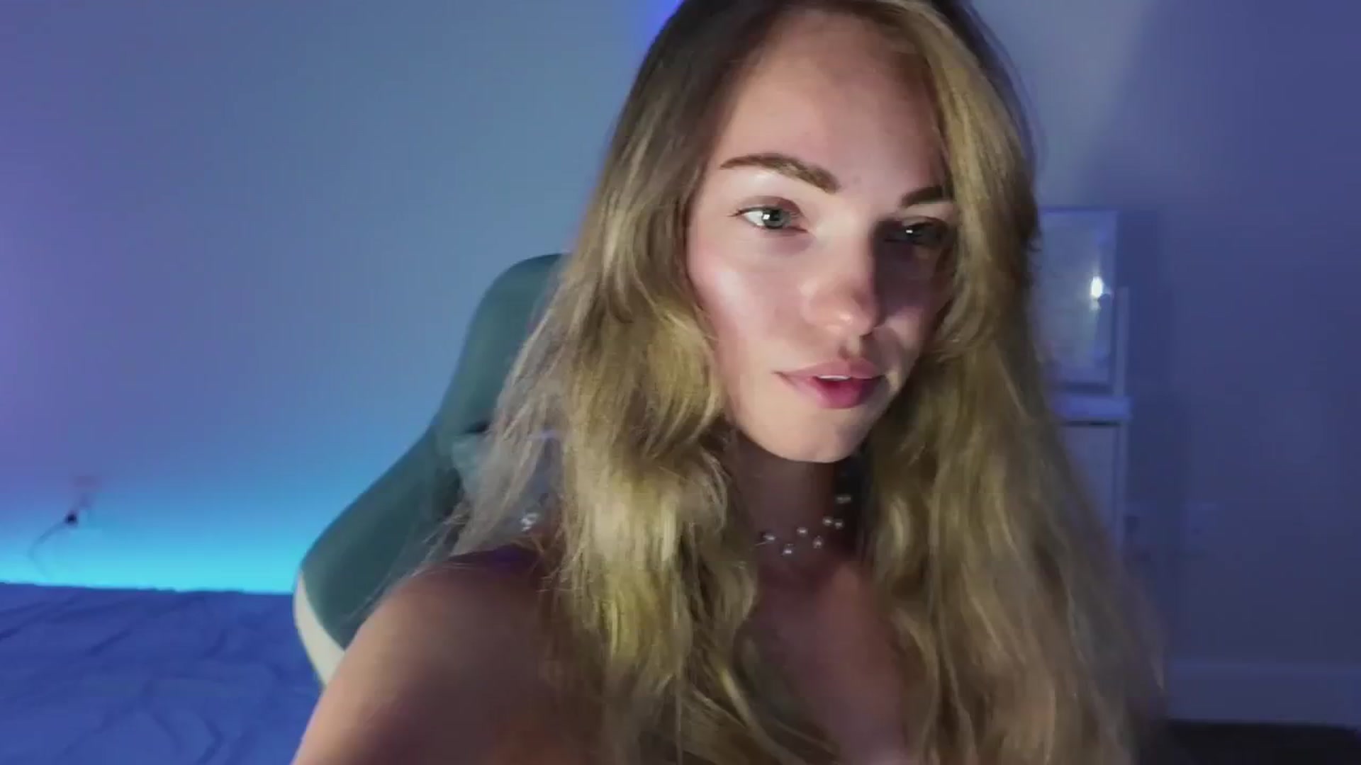 Gallery image thumbnail from MissAlexQuinn's myfreecams stream on, 04/22/2025, 04:01 image 11 of 20