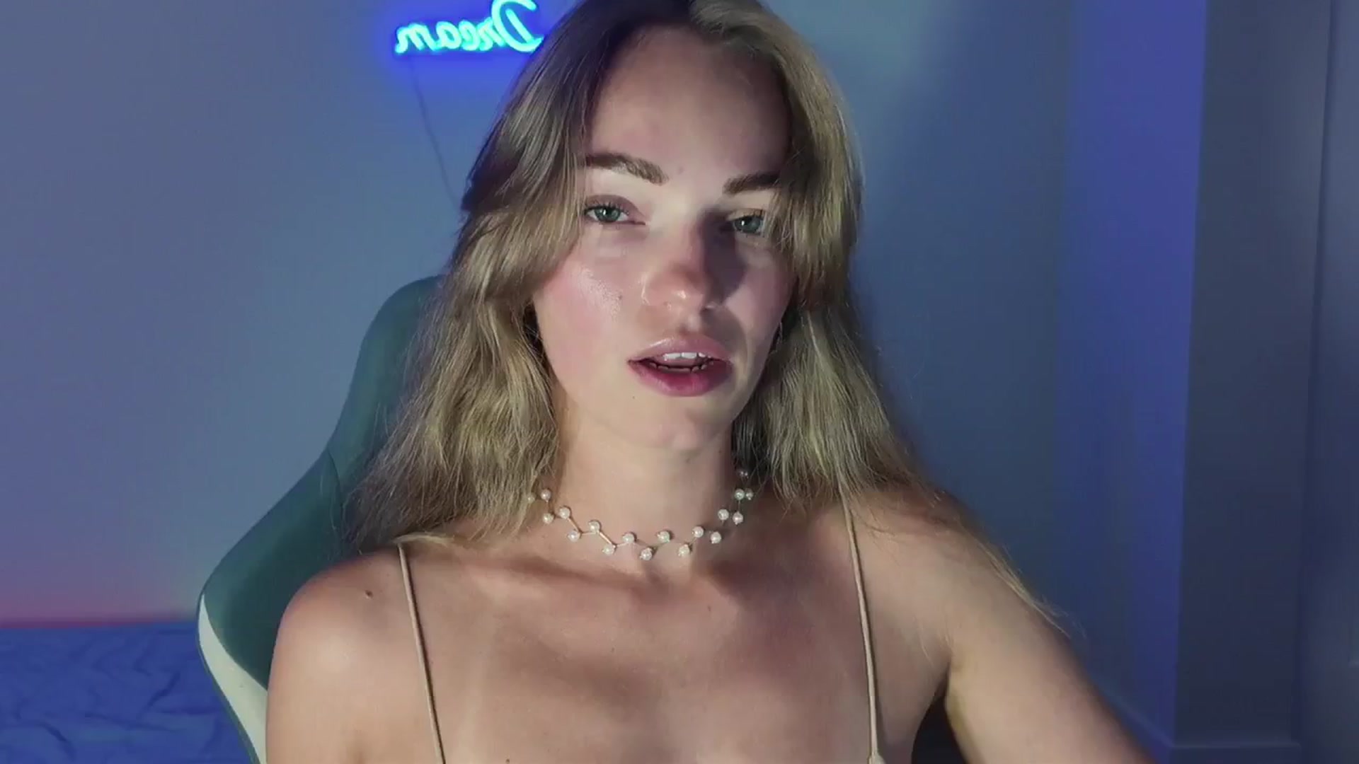 Gallery image thumbnail from MissAlexQuinn's myfreecams stream on, 04/22/2025, 04:43 image 1 of 20