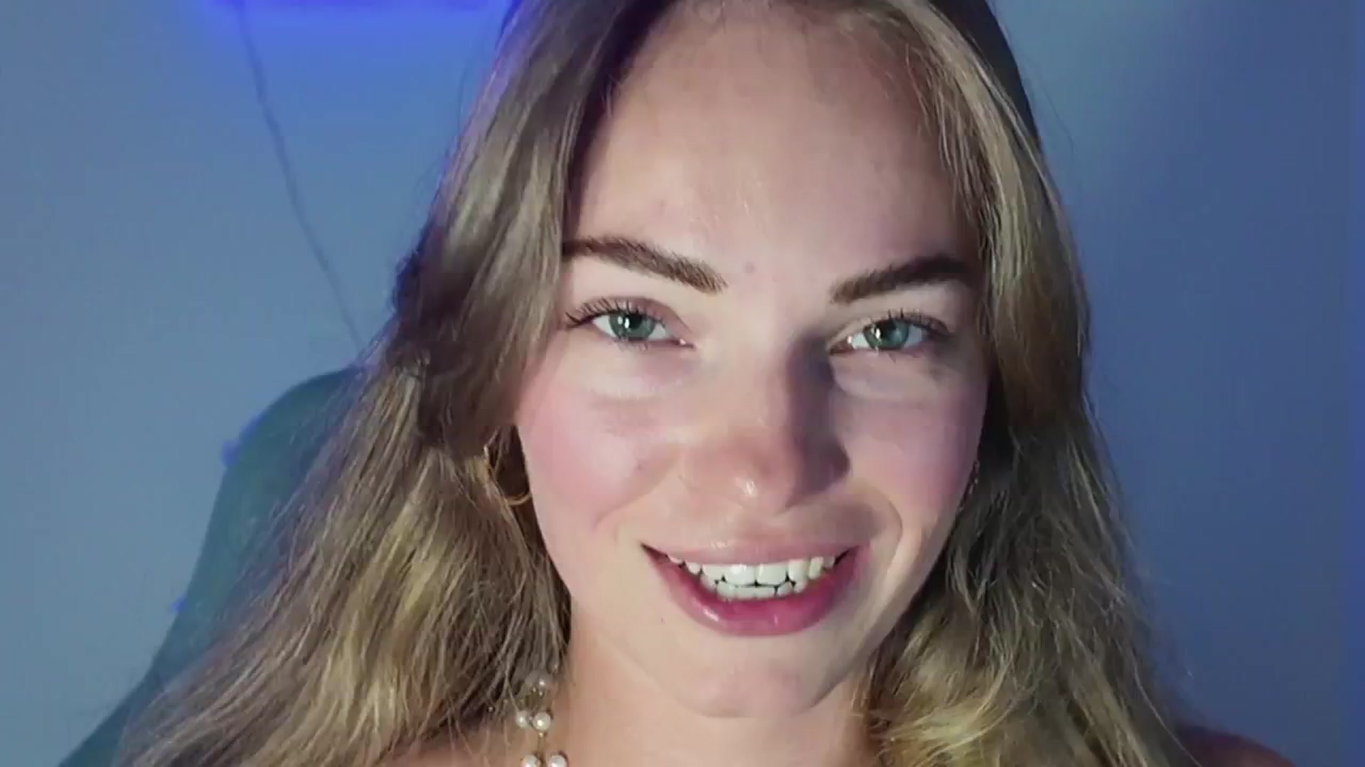 Gallery image thumbnail from MissAlexQuinn's myfreecams stream on, 04/22/2025, 04:43 image 14 of 20