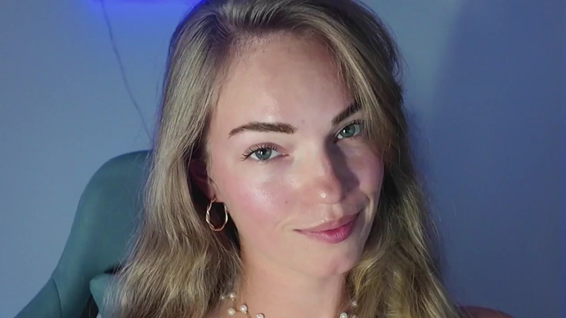 Gallery image thumbnail from MissAlexQuinn's myfreecams stream on, 04/22/2025, 04:43 image 18 of 20