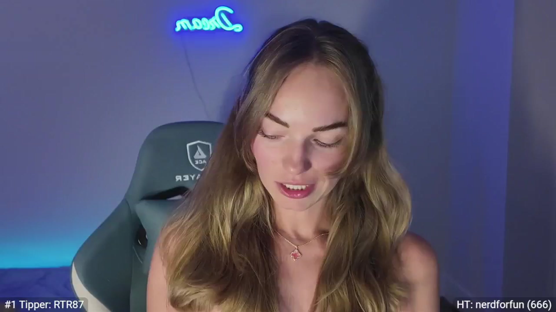 Gallery image thumbnail from MissAlexQuinn's myfreecams stream on, 04/23/2025, 03:56 image 8 of 20