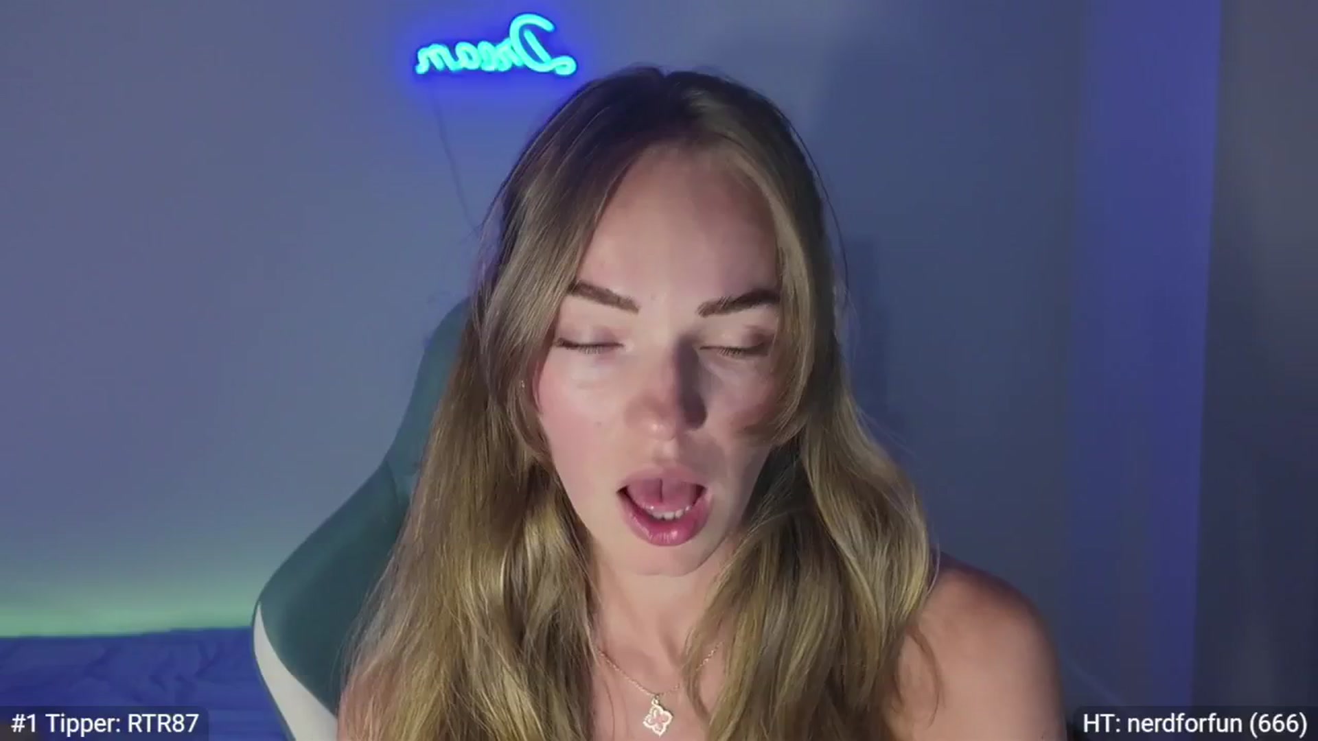 Gallery image thumbnail from MissAlexQuinn's myfreecams stream on, 04/23/2025, 03:56 image 6 of 20