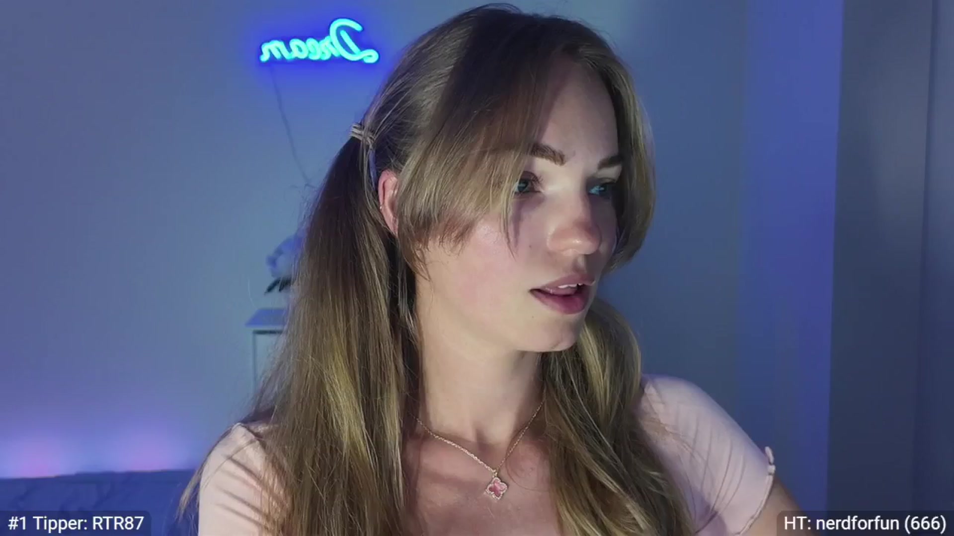Gallery image thumbnail from MissAlexQuinn's myfreecams stream on, 04/23/2025, 04:41 image 16 of 20