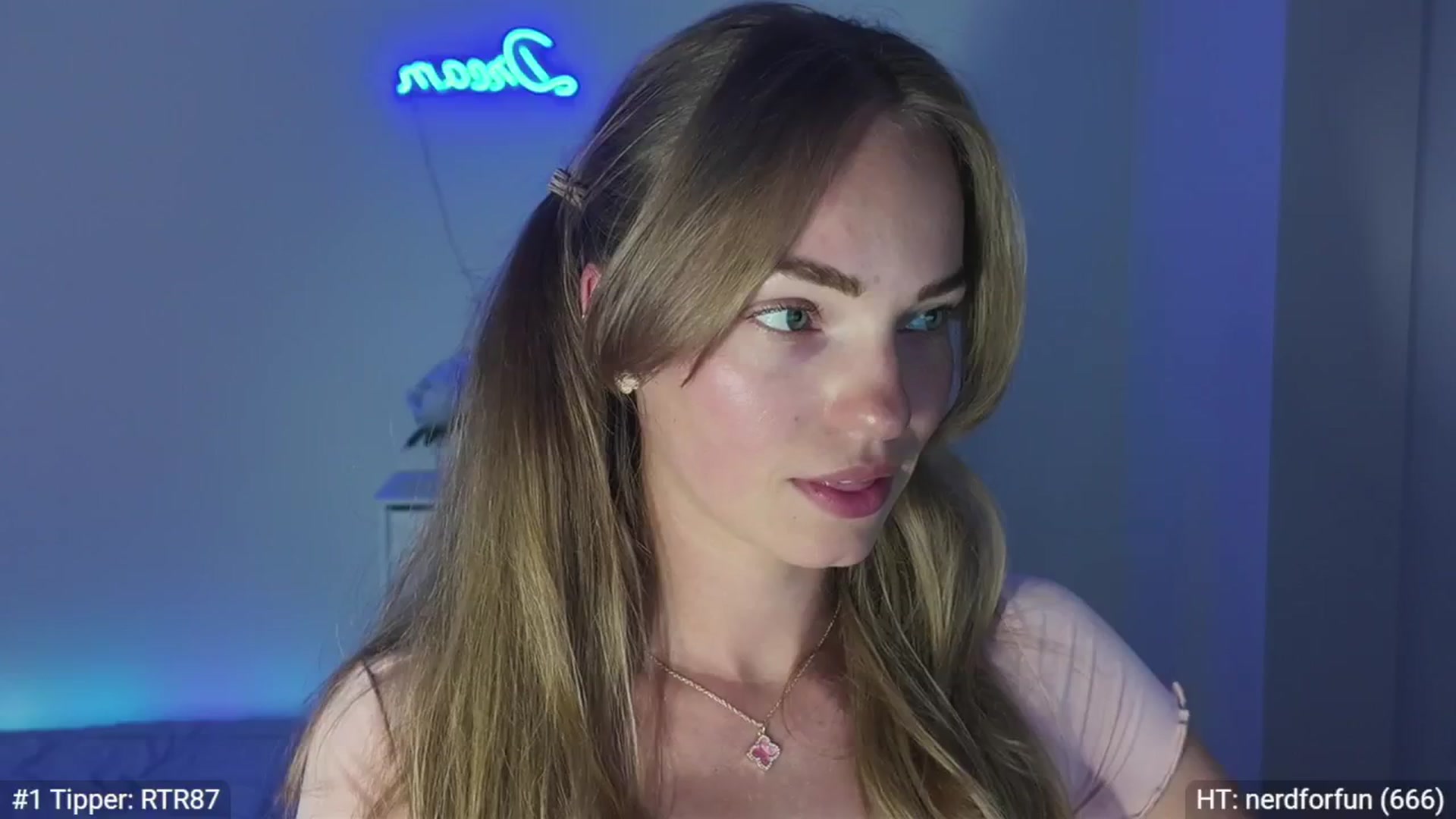 Gallery image thumbnail from MissAlexQuinn's myfreecams stream on, 04/23/2025, 04:41 image 15 of 20