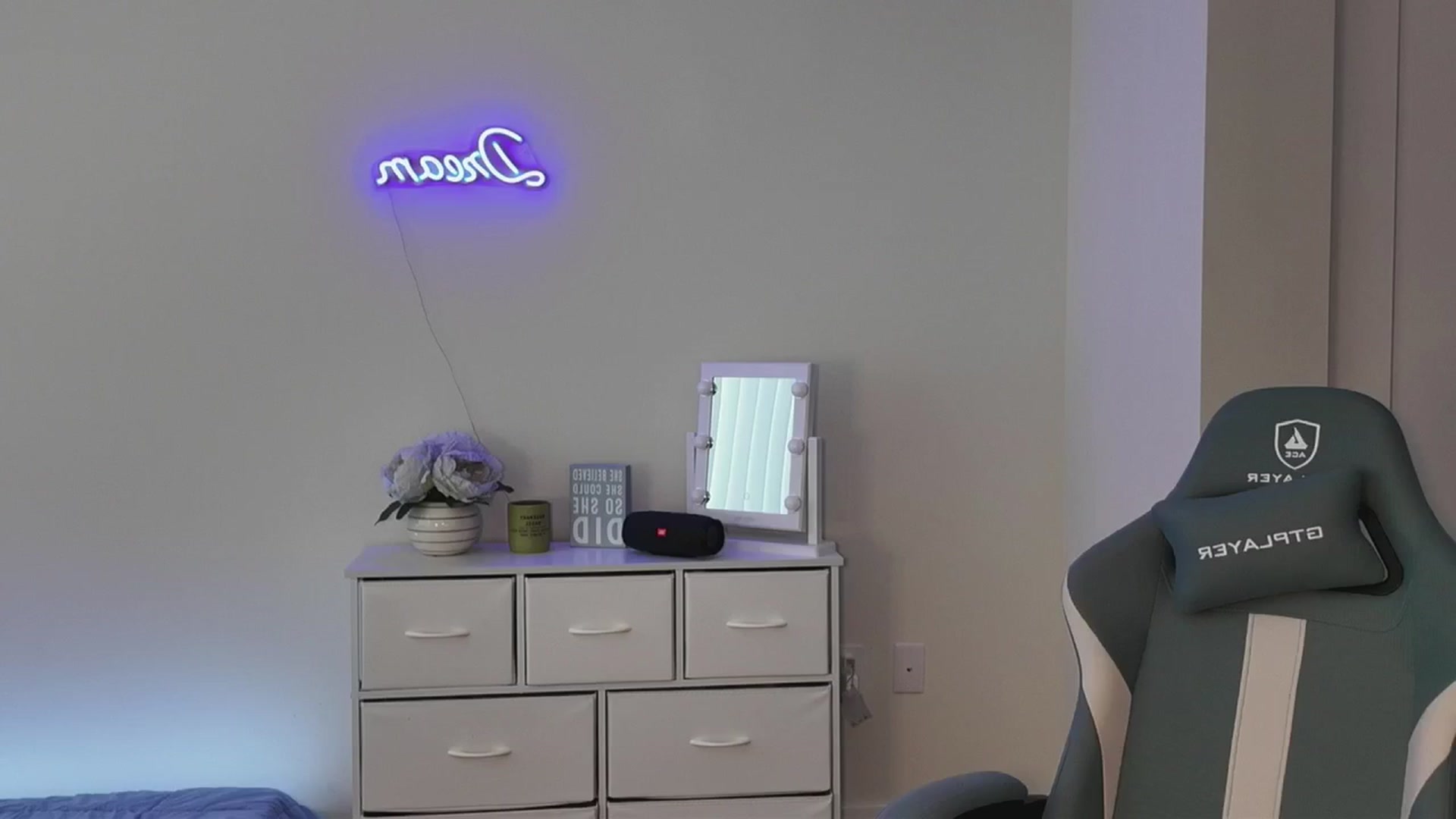 Gallery image thumbnail from MissAlexQuinn's myfreecams stream on, 04/24/2025, 19:11 image 17 of 20