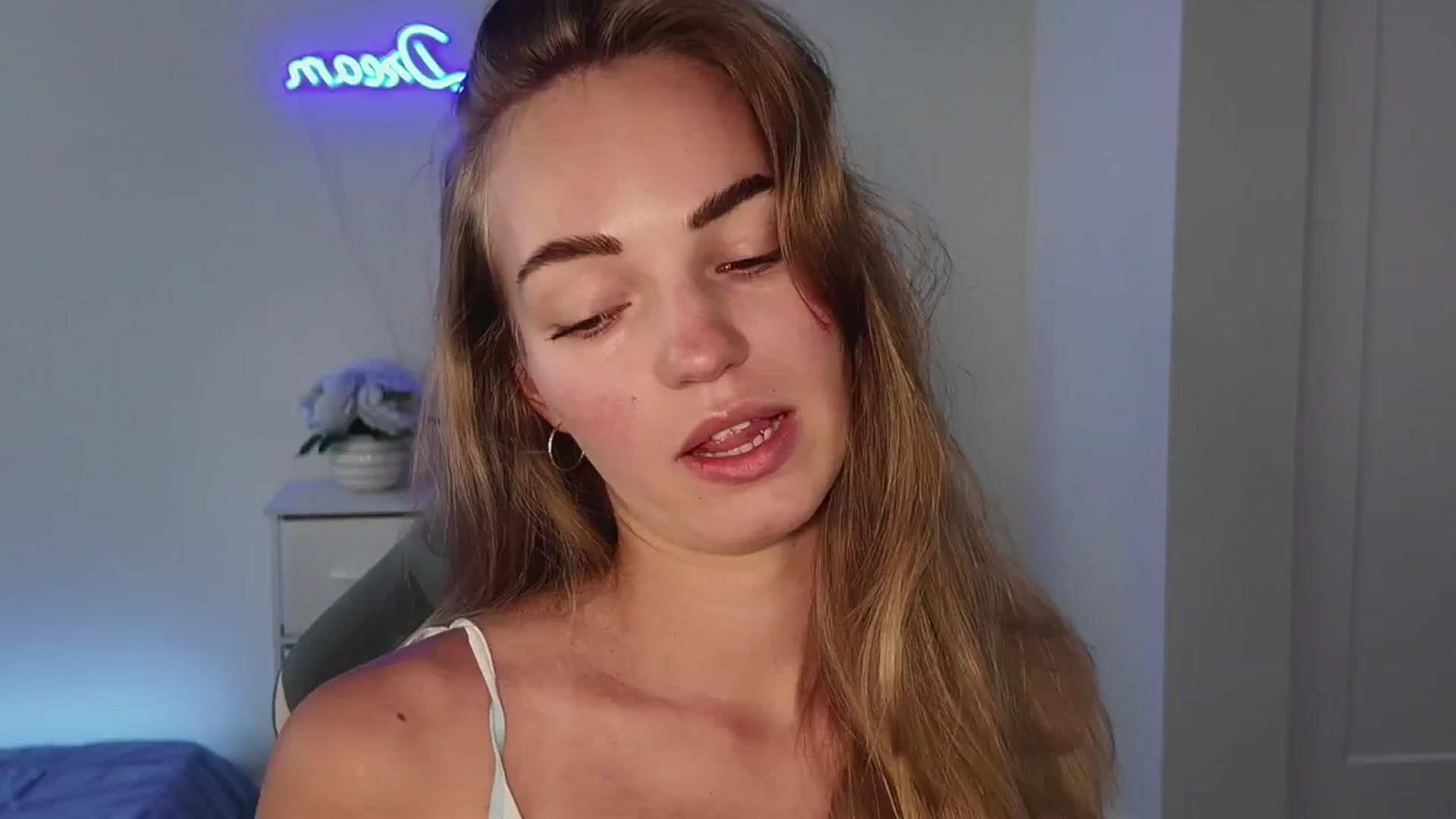 Gallery image thumbnail from MissAlexQuinn's myfreecams stream on, 04/24/2025, 21:06 image 5 of 20