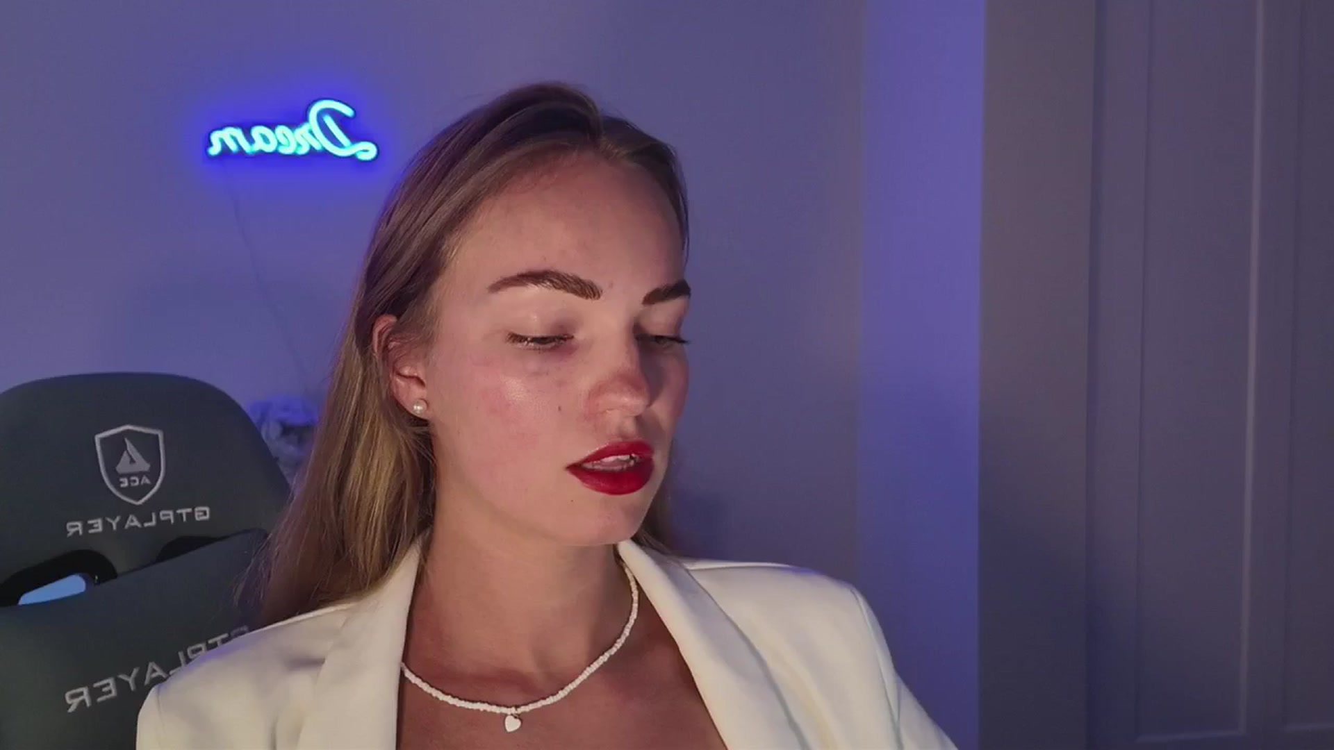 Gallery image thumbnail from MissAlexQuinn's myfreecams stream on, 04/29/2025, 01:29 image 1 of 20