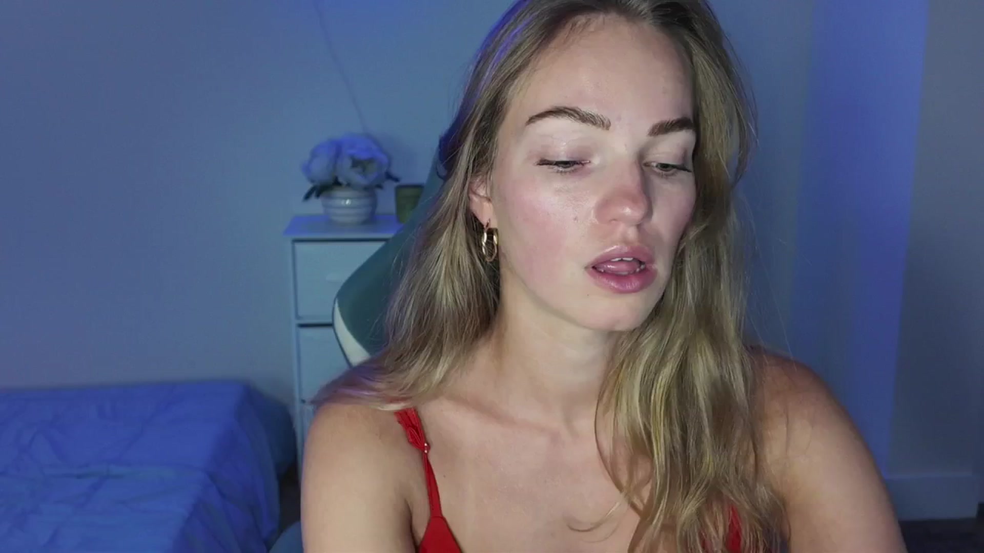 Gallery image thumbnail from MissAlexQuinn's myfreecams stream on, 05/01/2025, 03:38 image 12 of 20