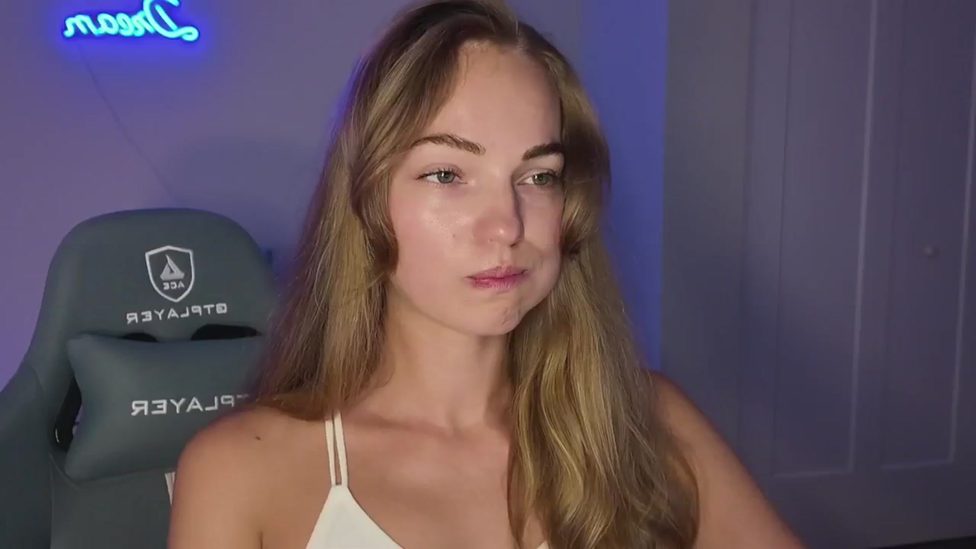 Gallery image thumbnail from MissAlexQuinn's myfreecams stream on, 05/04/2025, 06:43 image 2 of 20