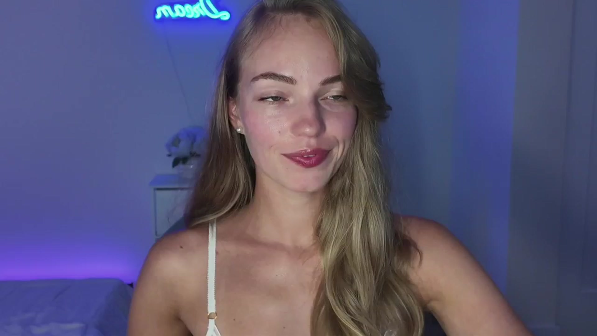 Gallery image thumbnail from MissAlexQuinn's myfreecams stream on, 05/09/2025, 04:12 image 7 of 20