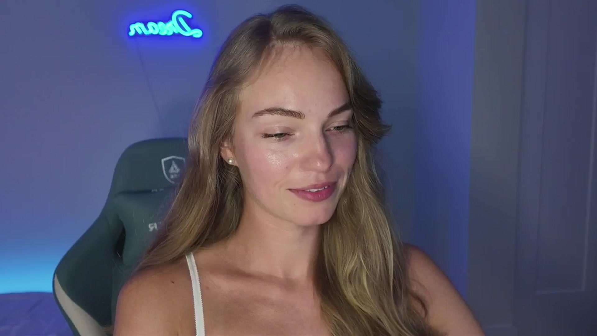 Gallery image thumbnail from MissAlexQuinn's myfreecams stream on, 05/09/2025, 06:13 image 1 of 20