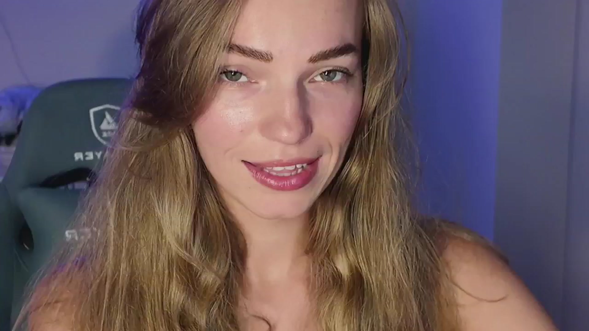Gallery image thumbnail from MissAlexQuinn's myfreecams stream on, 05/11/2025, 03:53 image 16 of 20