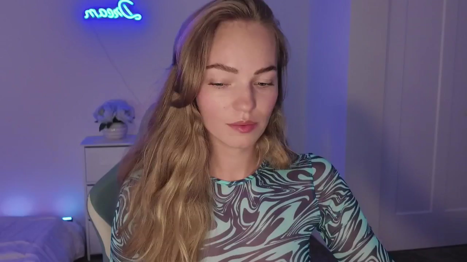 Gallery image thumbnail from MissAlexQuinn's myfreecams stream on, 05/13/2025, 05:20 image 16 of 20