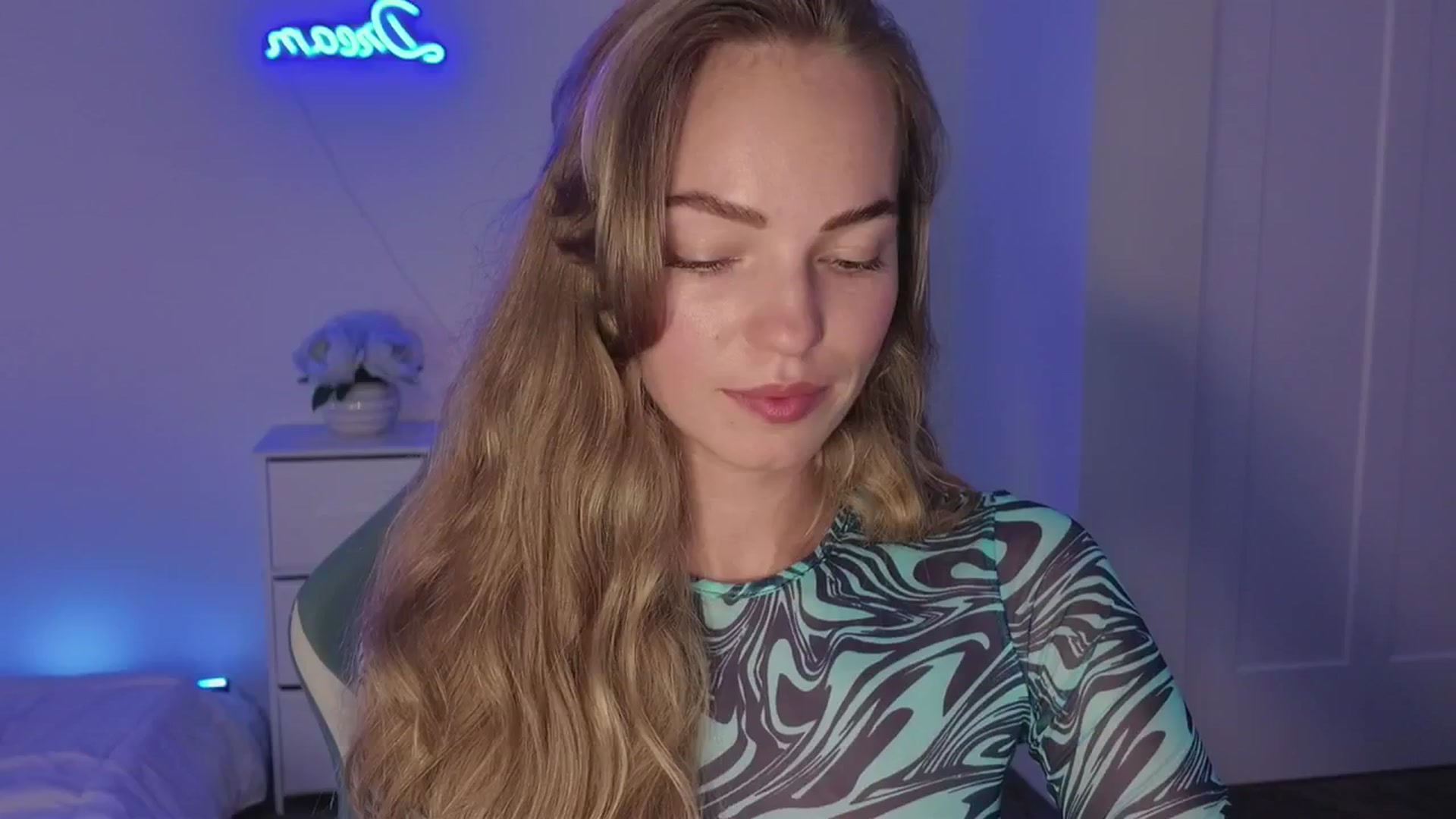 Gallery image thumbnail from MissAlexQuinn's myfreecams stream on, 05/13/2025, 05:20 image 18 of 20