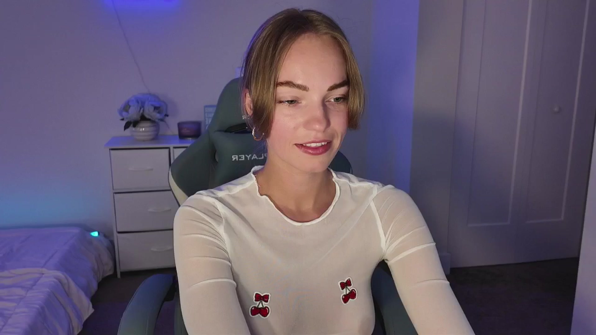 Gallery image thumbnail from MissAlexQuinn's myfreecams stream on, 05/15/2025, 02:38 image 16 of 20