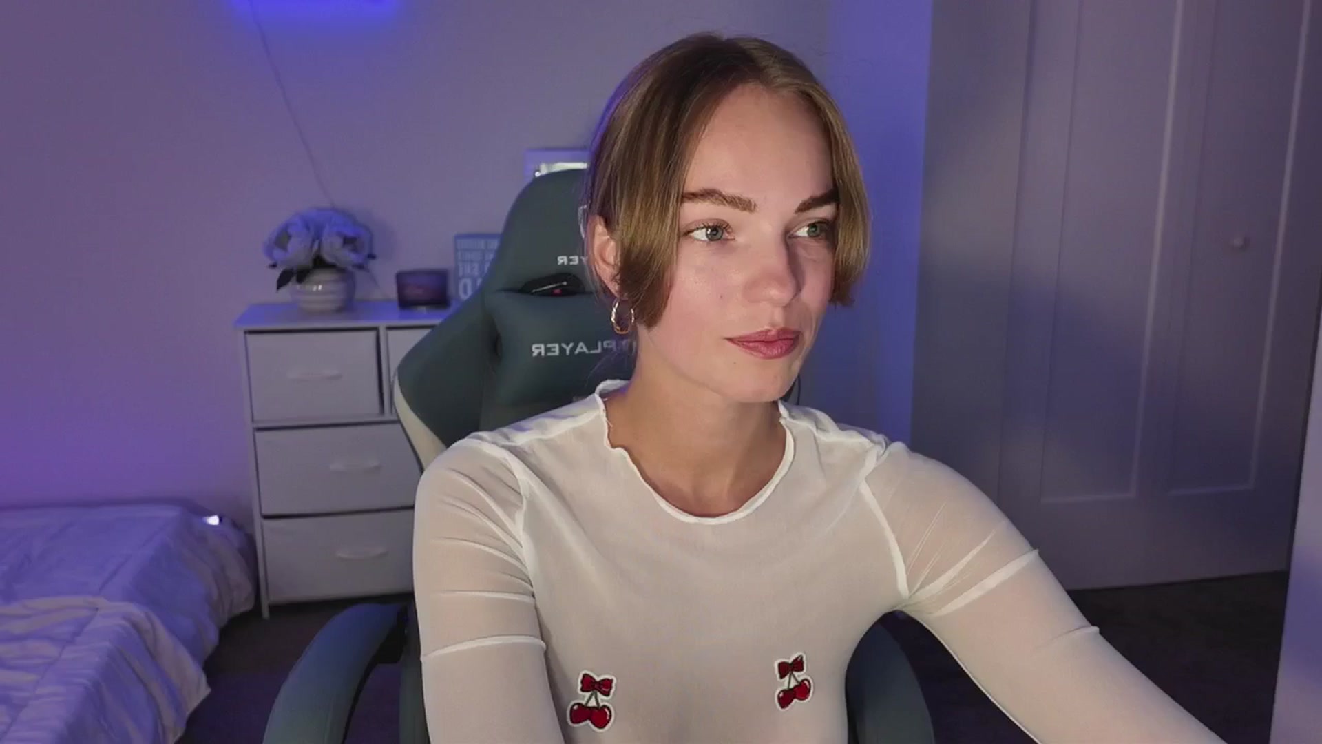 Gallery image thumbnail from MissAlexQuinn's myfreecams stream on, 05/15/2025, 02:38 image 18 of 20