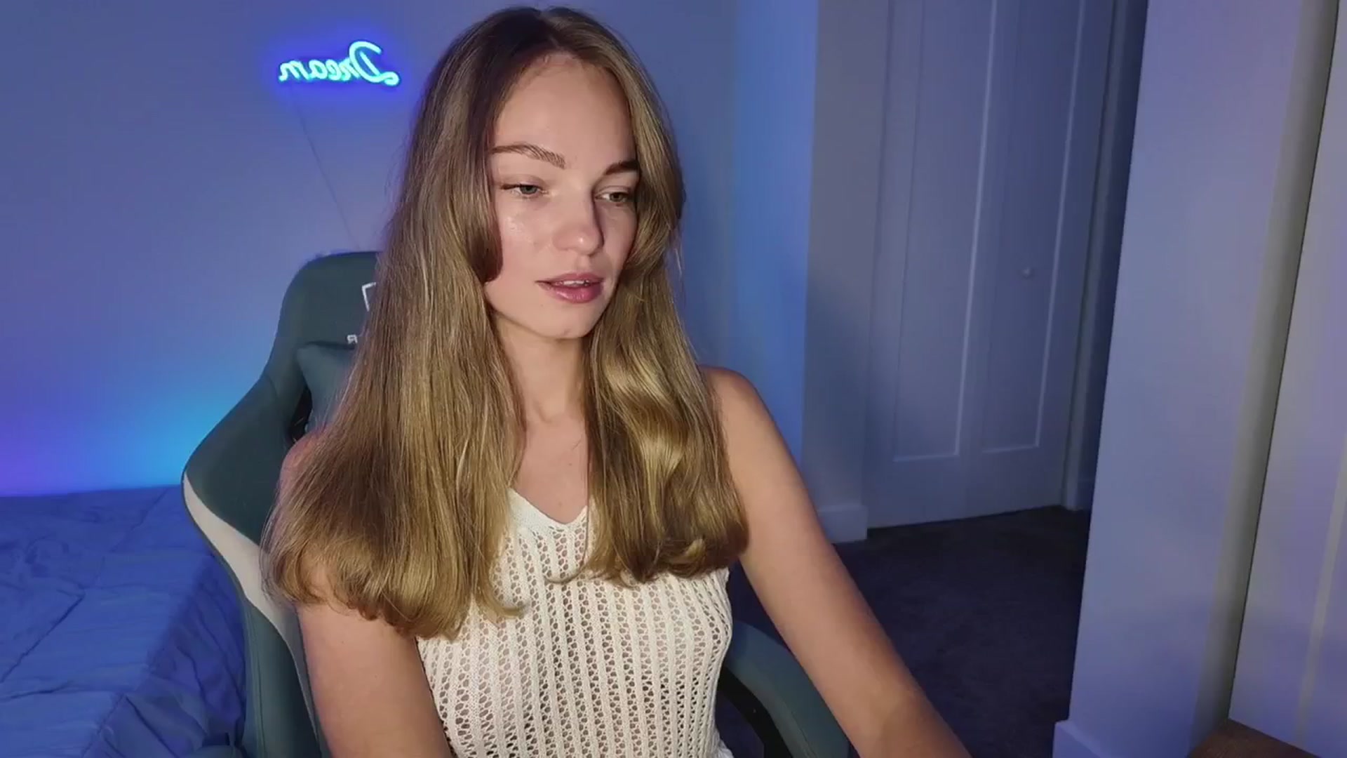 Gallery image thumbnail from MissAlexQuinn's myfreecams stream on, 05/29/2025, 19:21 image 1 of 20