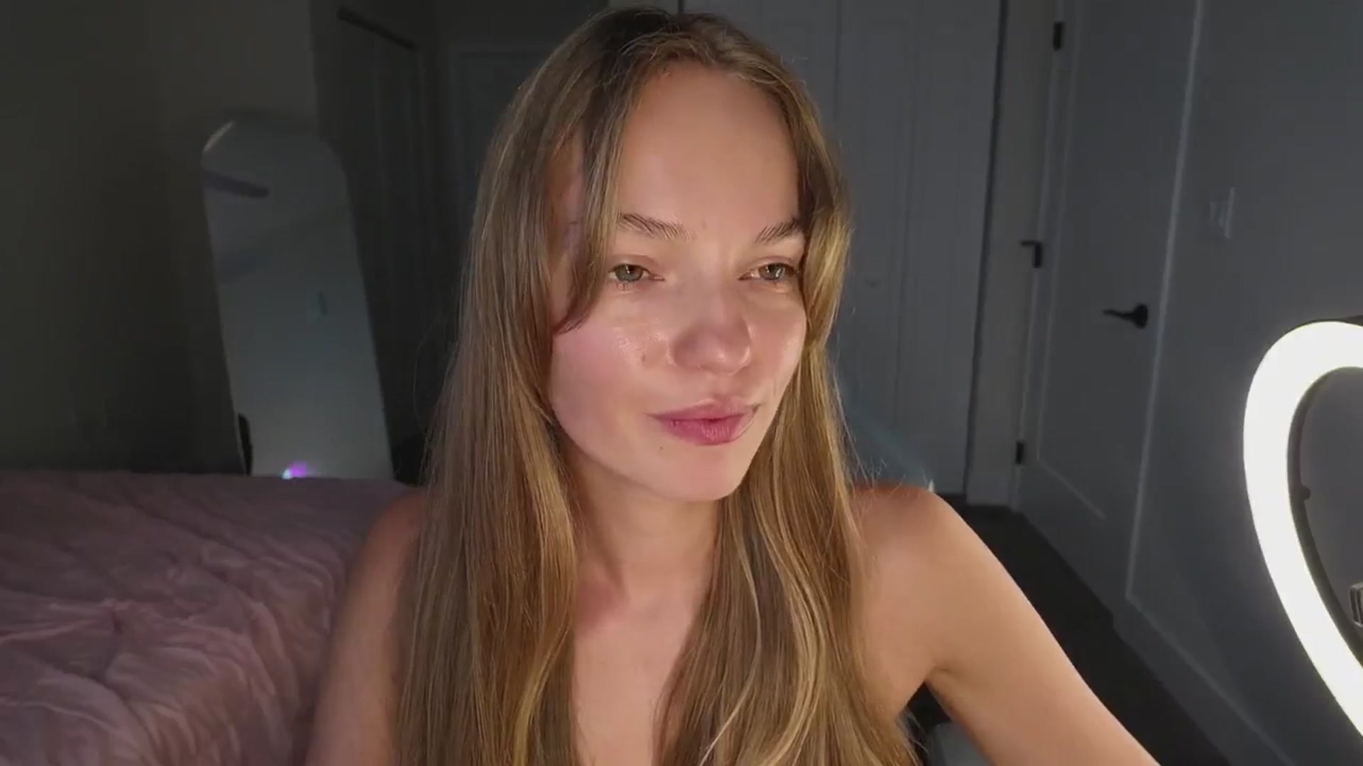 Gallery image thumbnail from MissAlexQuinn's myfreecams stream on, 08/27/2025, 23:48 image 18 of 20