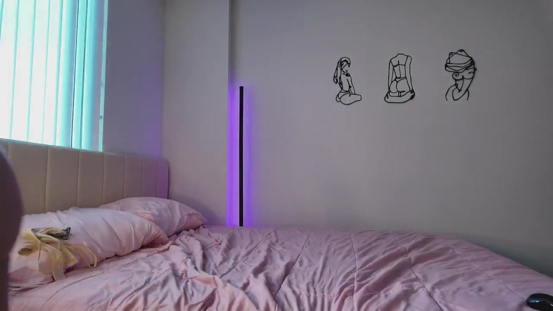 Gallery image thumbnail from MissAlexQuinn's myfreecams stream on, 08/29/2025, 22:22 image 16 of 20