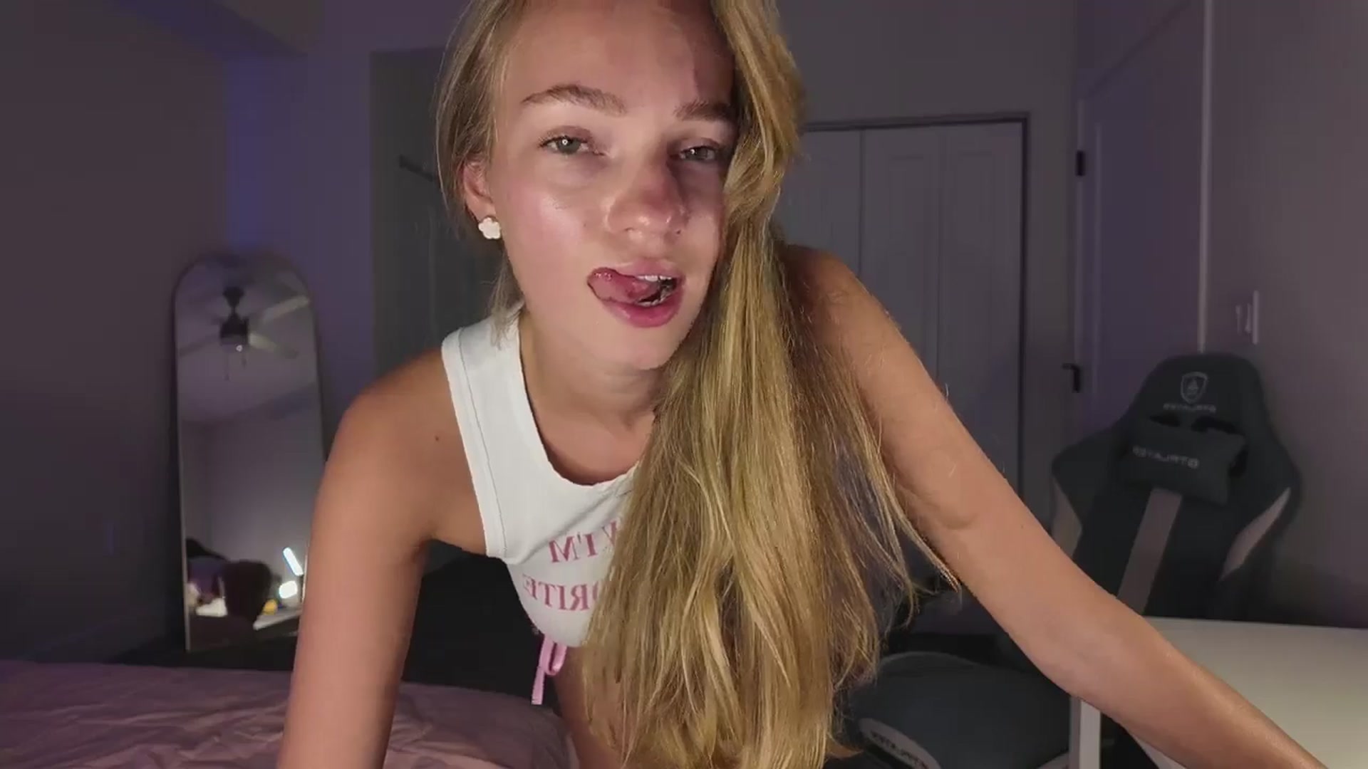 Gallery image thumbnail from MissAlexQuinn's myfreecams stream on, 09/25/2025, 24:17 image 15 of 20