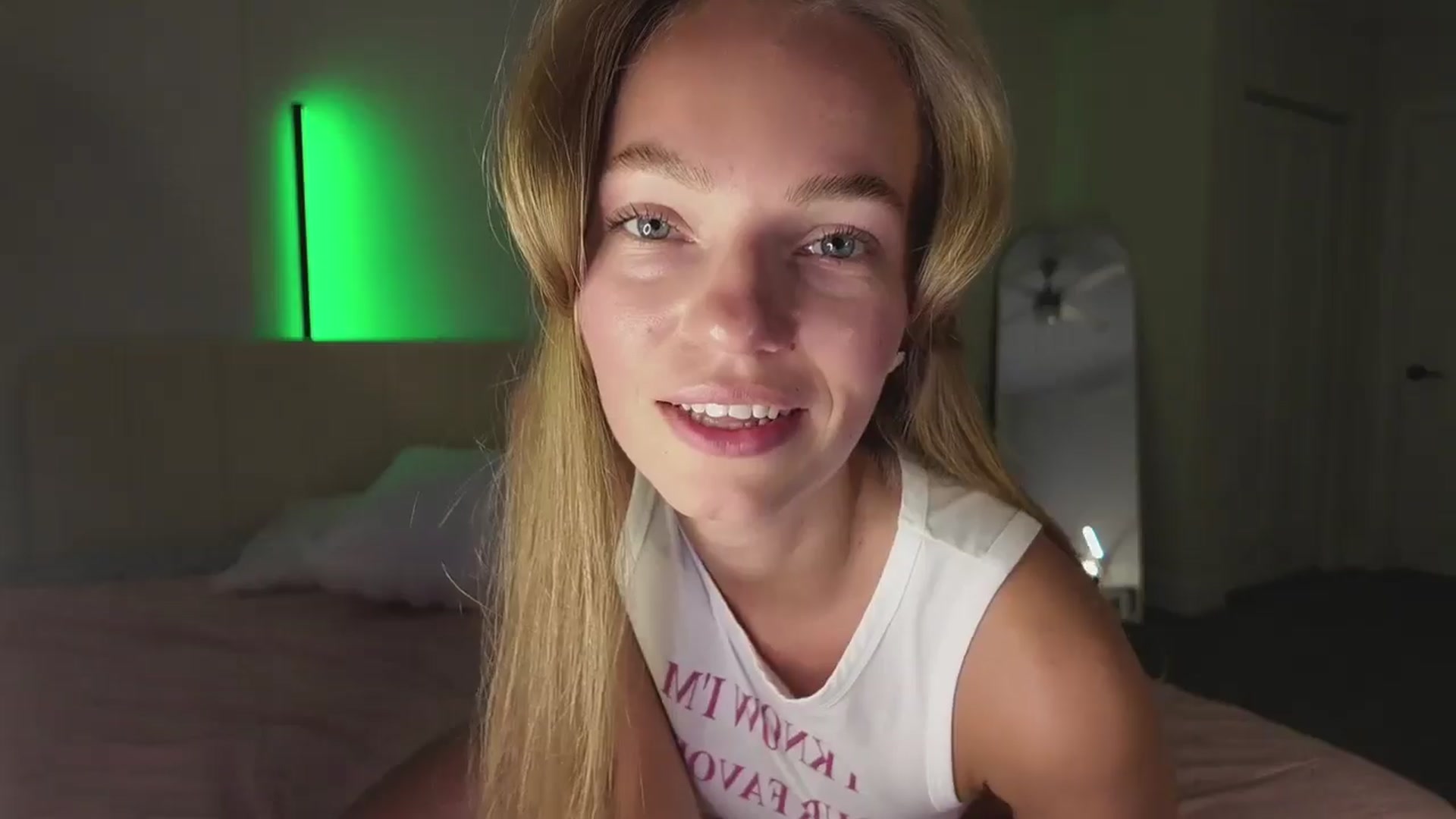 Gallery image thumbnail from MissAlexQuinn's myfreecams stream on, 09/25/2025, 24:17 image 18 of 20