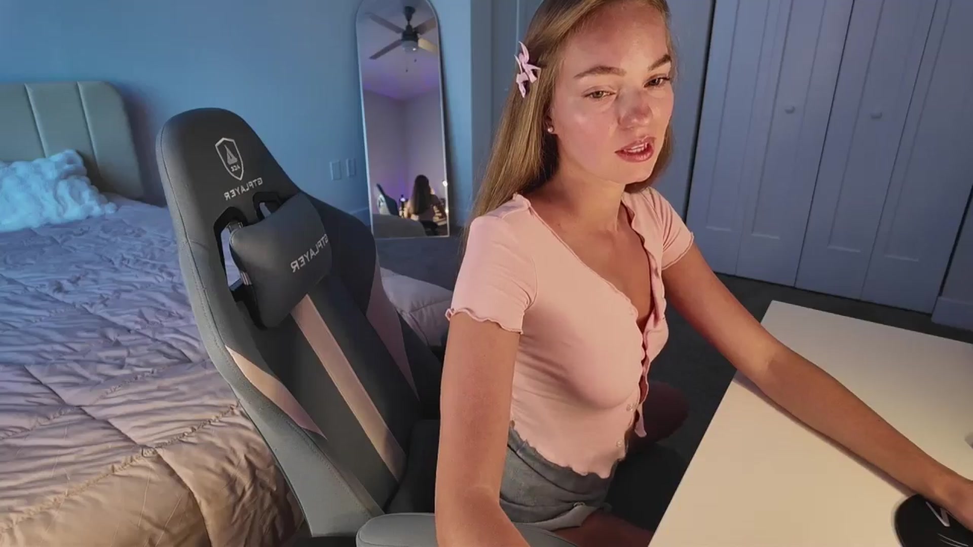 Gallery image thumbnail from MissAlexQuinn's myfreecams stream on, 09/26/2025, 22:52 image 4 of 20