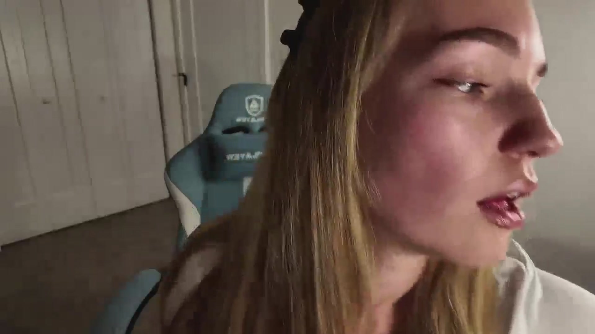 Gallery image thumbnail from MissAlexQuinn's myfreecams stream on, 11/25/2025, 08:23 image 2 of 20
