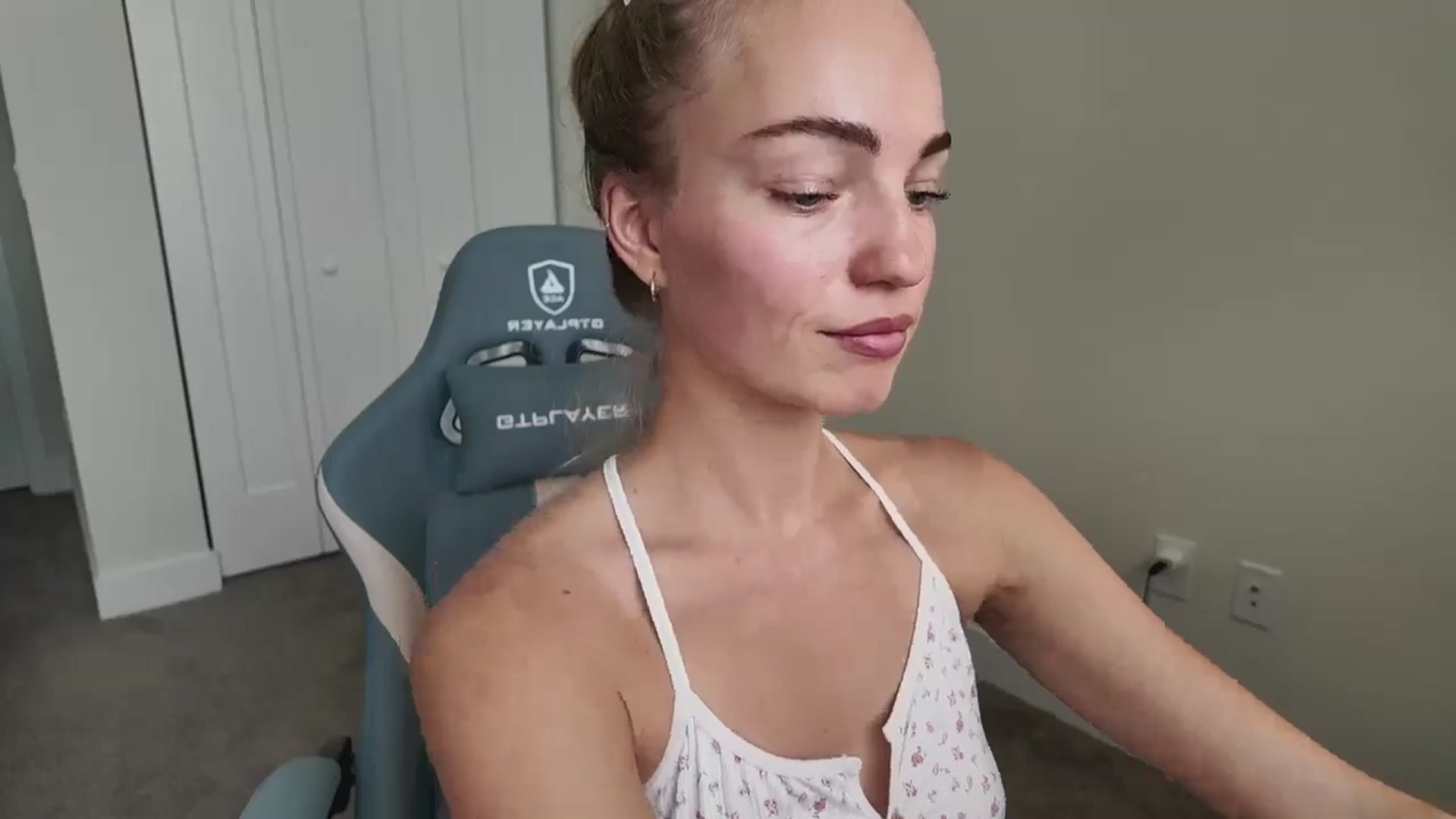 Gallery image thumbnail from MissAlexQuinn's myfreecams stream on, 01/14/2026, 19:55 image 20 of 20