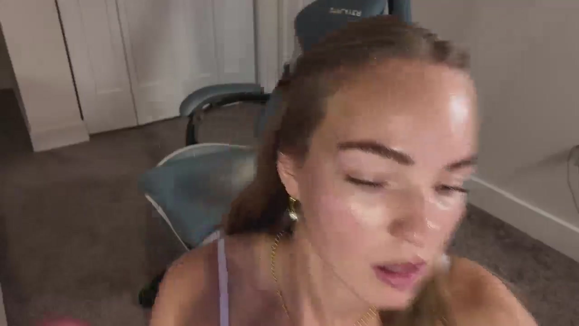 Gallery image thumbnail from MissAlexQuinn's myfreecams stream on, 01/20/2026, 23:45 image 16 of 20