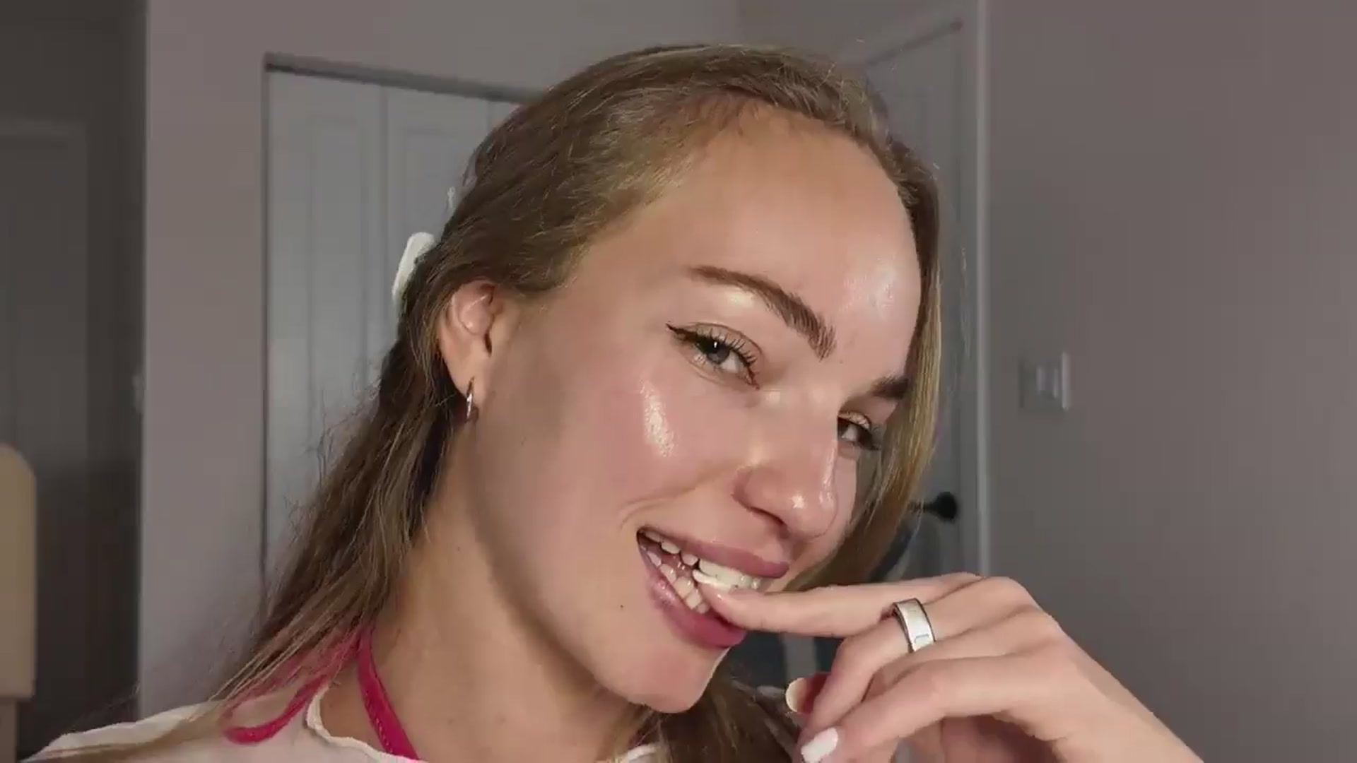Gallery image thumbnail from MissAlexQuinn's myfreecams stream on, 01/26/2026, 23:26 image 18 of 20