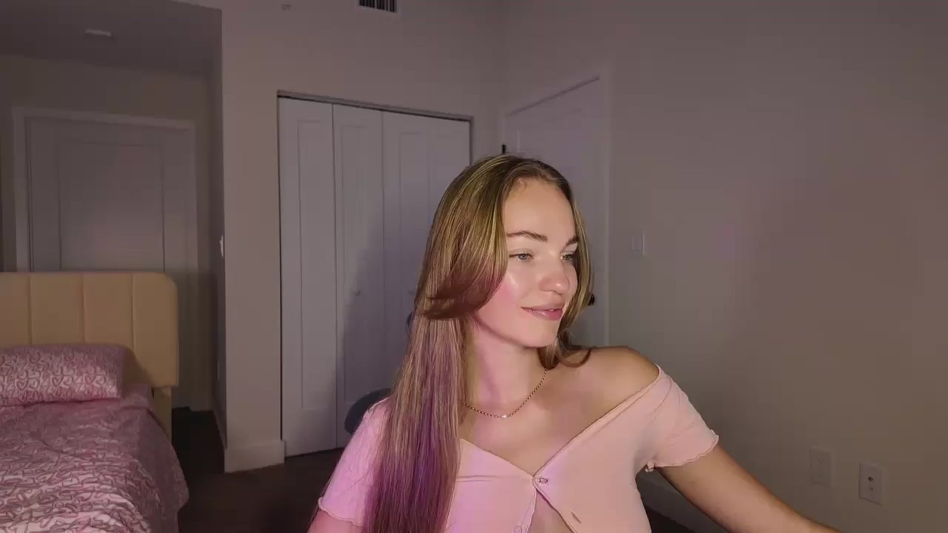 Gallery image thumbnail from MissAlexQuinn's myfreecams stream on, 02/18/2026, 23:07 image 13 of 20