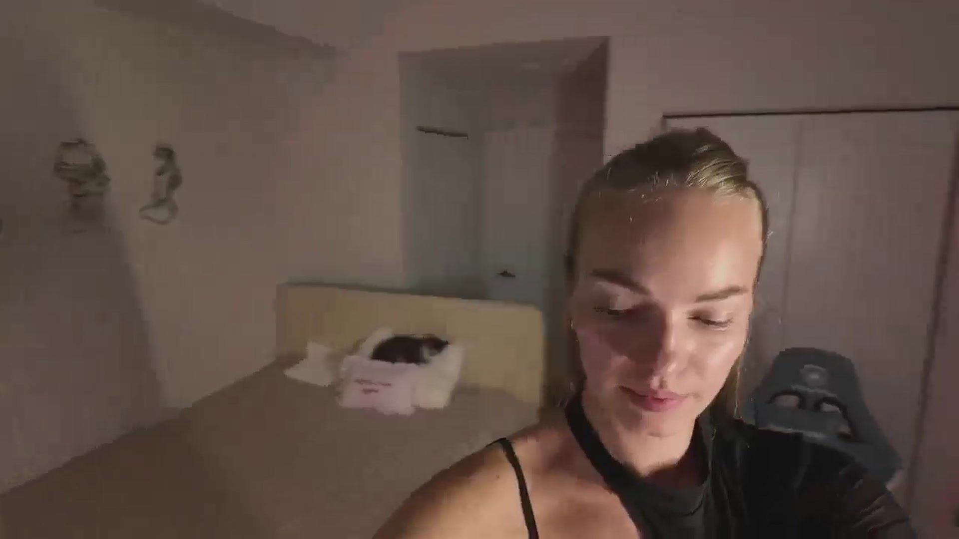 Gallery image thumbnail from MissAlexQuinn's myfreecams stream on, 04/06/2026, 24:42 image 11 of 20