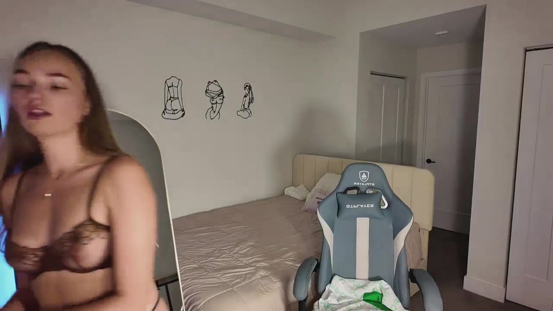 Gallery image thumbnail from MissAlexQuinn's myfreecams stream on, 04/09/2026, 02:26 image 9 of 20