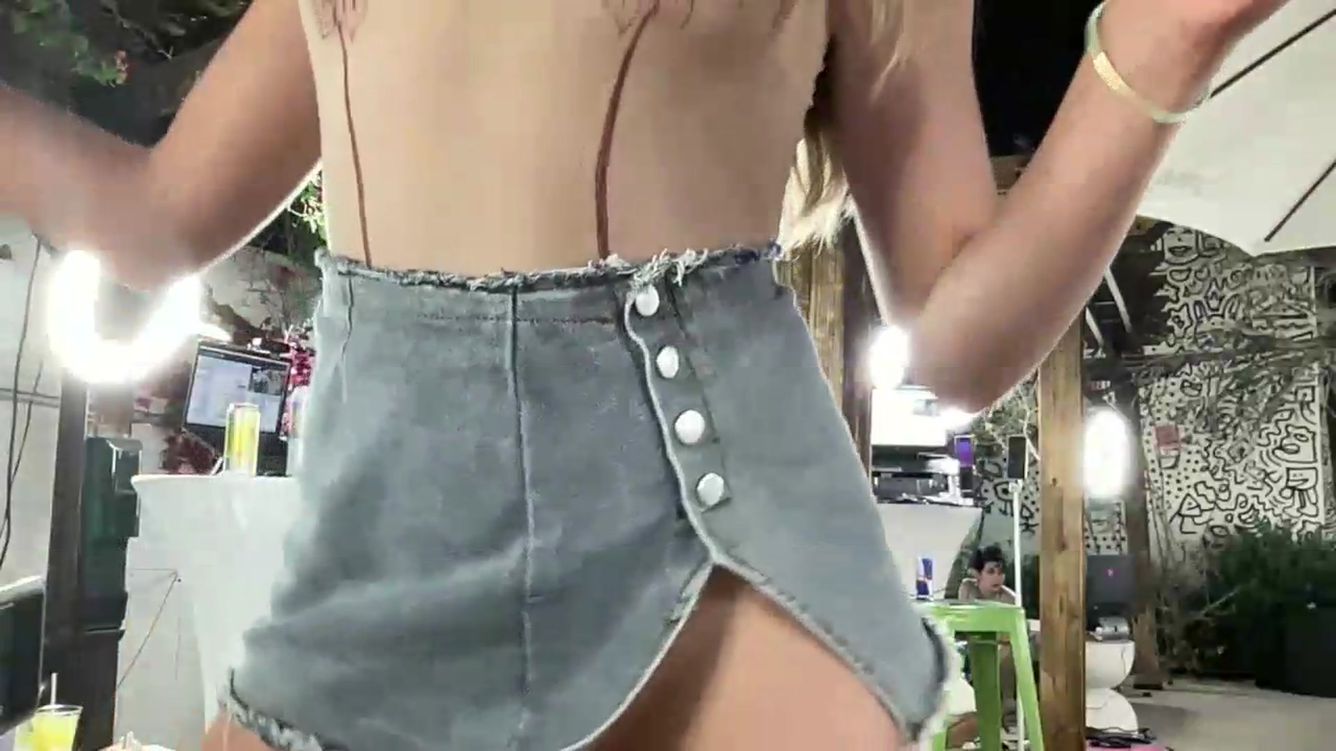 Gallery image thumbnail from MissAlexQuinn's myfreecams stream on, 05/20/2026, 05:19 image 4 of 20